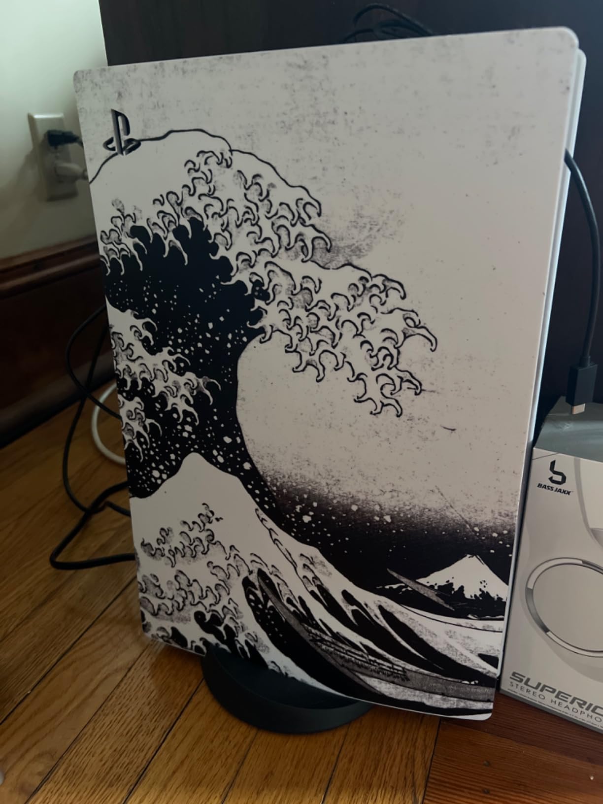 BelugaDesign PS5 Wave Japanese Skin | Painting Great Kanagawa Vinyl Cover Wrap Sticker Full Set Console Controller | Compatible with Sony PlayStation 5 (PS5 Regular Disc, Black White) Customer Review BelugaDesign PS5 Wave Japanese Skin | Painting Great Kanagawa Vinyl Cover Wrap Sticker Full Set Console Controller | Compatible with Sony PlayStation 5 (PS5 Regular Disc, Black White) - Customer Photo 2