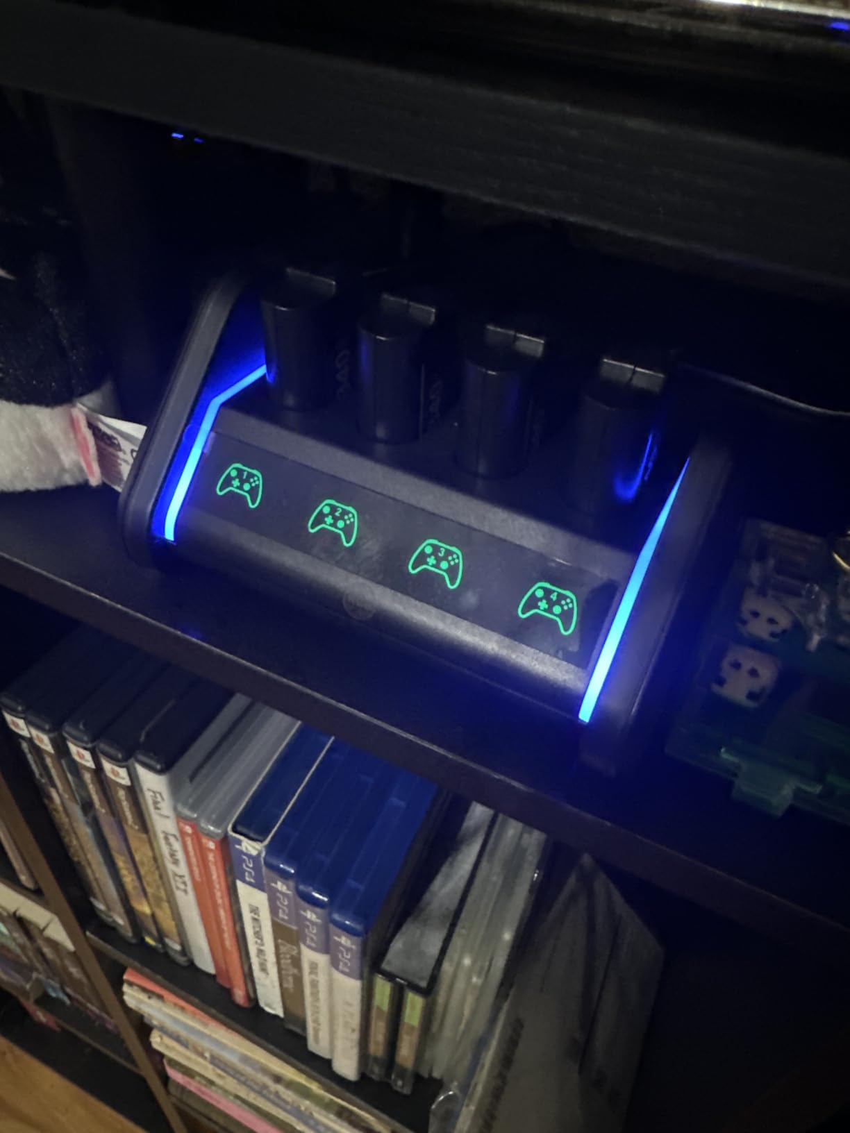 OIVO Rechargeable Battery for XboxOne/Xbox Series X|S, 4 x 4880mWh Xbox Batteries, Xbx Series Battery Charger Station for XboxOne S|X/Elite Controllers Customer Review OIVO Rechargeable Battery for XboxOne/Xbox Series X|S, 4 x 4880mWh Xbox Batteries, Xbx Series Battery Charger Station for XboxOne S|X/Elite Controllers - Customer Photo 4