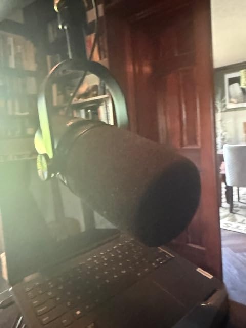 Shure MV7X XLR Dynamic Microphone – Voice-Isolating Cardioid Mic for Podcasting, Vocal Recording & Broadcasting, All-Metal, Black Customer Review Shure MV7X XLR Dynamic Microphone – Voice-Isolating Cardioid Mic for Podcasting, Vocal Recording & Broadcasting, All-Metal, Black - Customer Photo 1