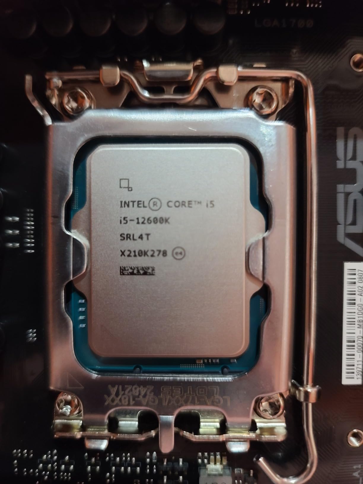 Intel Core i5-12600K Desktop Processor with Integrated Graphics and 10 (6P+4E) Cores up to 4.9 GHz Unlocked LGA1700 600 Series Chipset 125W Customer Review Intel Core i5-12600K Desktop Processor with Integrated Graphics and 10 (6P+4E) Cores up to 4.9 GHz Unlocked LGA1700 600 Series Chipset 125W - Customer Photo 4