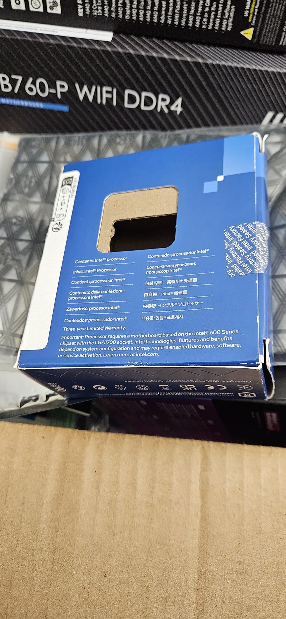 Intel Core i7-12700K Gaming Desktop Processor with Integrated Graphics and 12 (8P+4E) Cores up to 5.0 GHz Unlocked LGA1700 600 Series Chipset 125W Customer Review Intel Core i7-12700K Gaming Desktop Processor with Integrated Graphics and 12 (8P+4E) Cores up to 5.0 GHz Unlocked LGA1700 600 Series Chipset 125W - Customer Photo 4