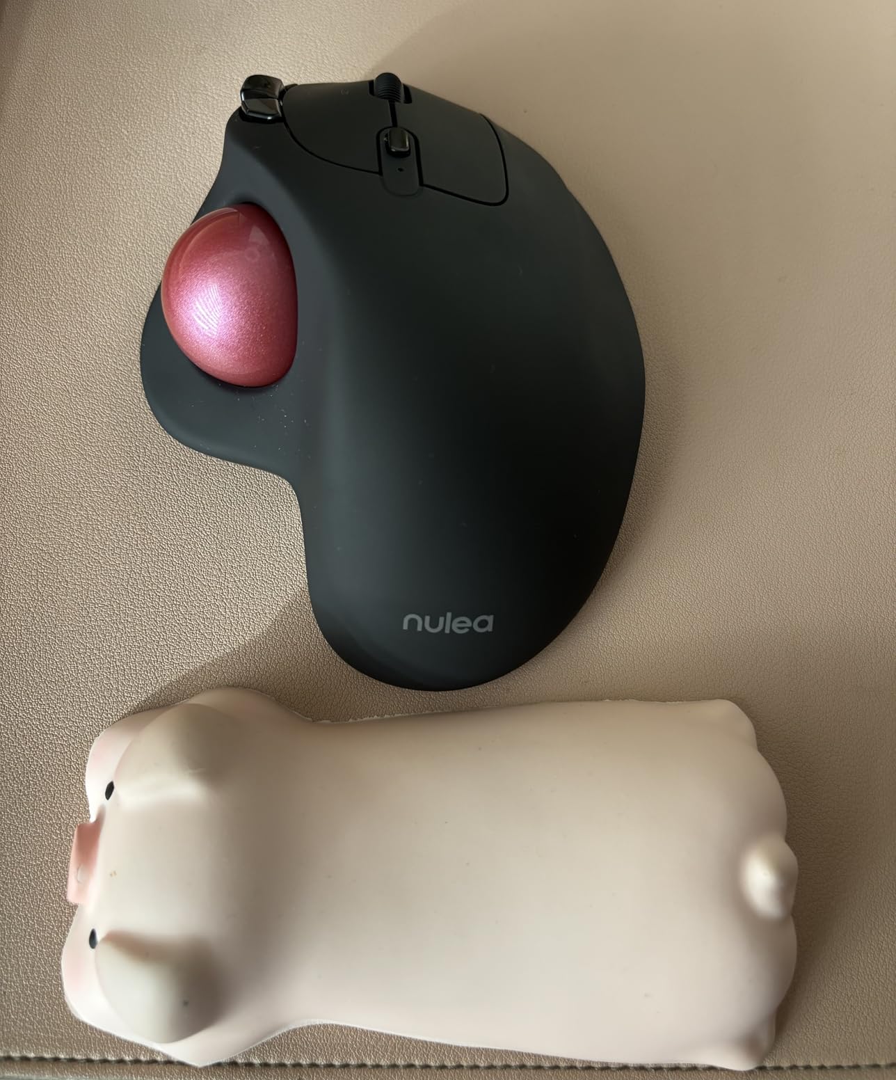 Nulea M501 Wireless Trackball Mouse, Rechargeable Ergonomic, Easy Thumb Control, Precise & Smooth Tracking, 3 Device Connection (Bluetooth or USB Receiver), Compatible for PC, Laptop, Mac, Windows. Customer Review Nulea M501 Wireless Trackball Mouse, Rechargeable Ergonomic, Easy Thumb Control, Precise & Smooth Tracking, 3 Device Connection (Bluetooth or USB Receiver), Compatible for PC, Laptop, Mac, Windows. - Customer Photo 1