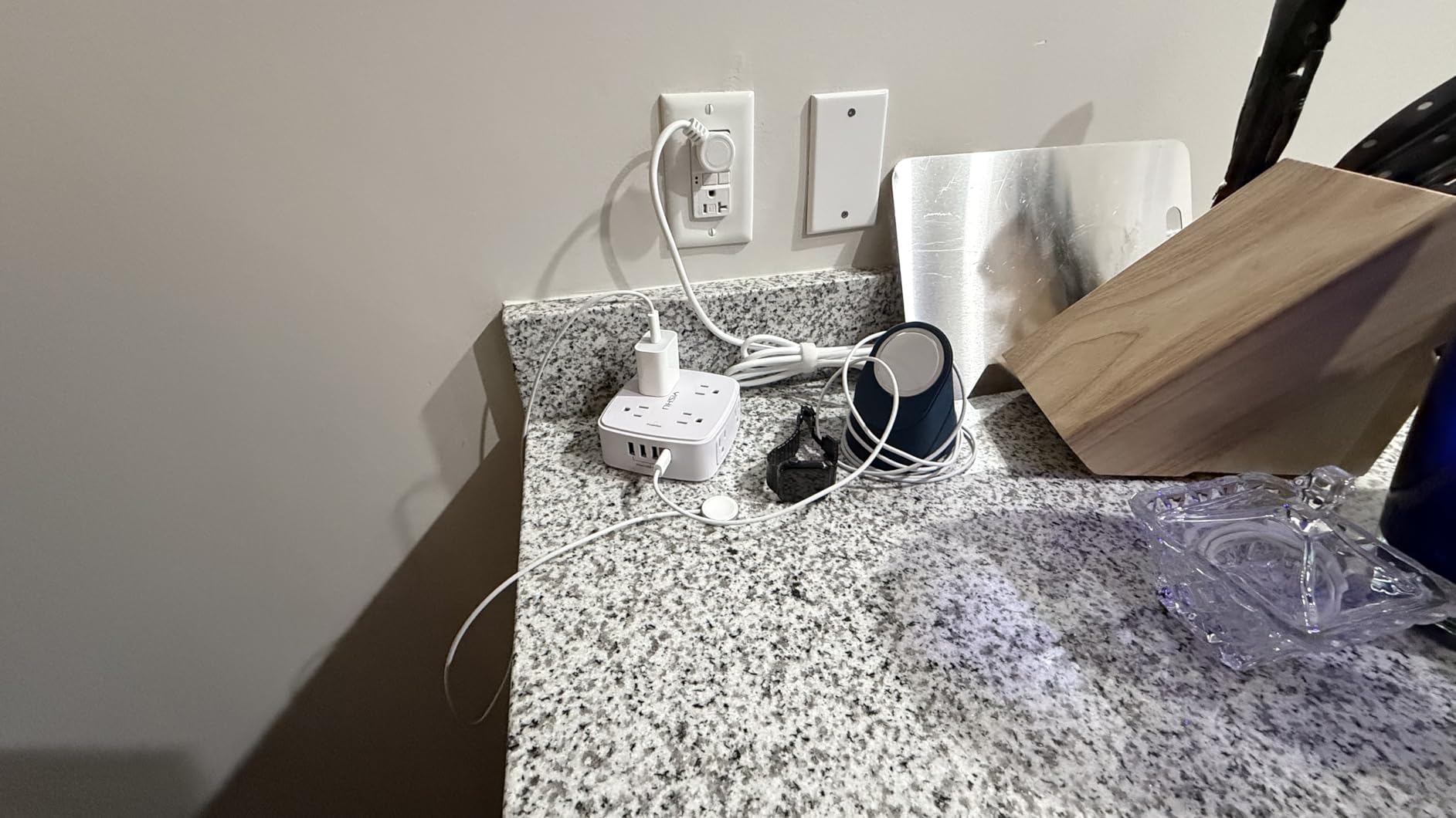 6 Ft Surge Protector Power Strip - 8 Widely Outlets with 4 USB Ports, 3 Side Outlet Extender with 6 Feet Extension Cord, Flat Plug, Wall Mount, Desk USB Charging Station, ETL,White Customer Review 6 Ft Surge Protector Power Strip - 8 Widely Outlets with 4 USB Ports, 3 Side Outlet Extender with 6 Feet Extension Cord, Flat Plug, Wall Mount, Desk USB Charging Station, ETL,White - Customer Photo 1