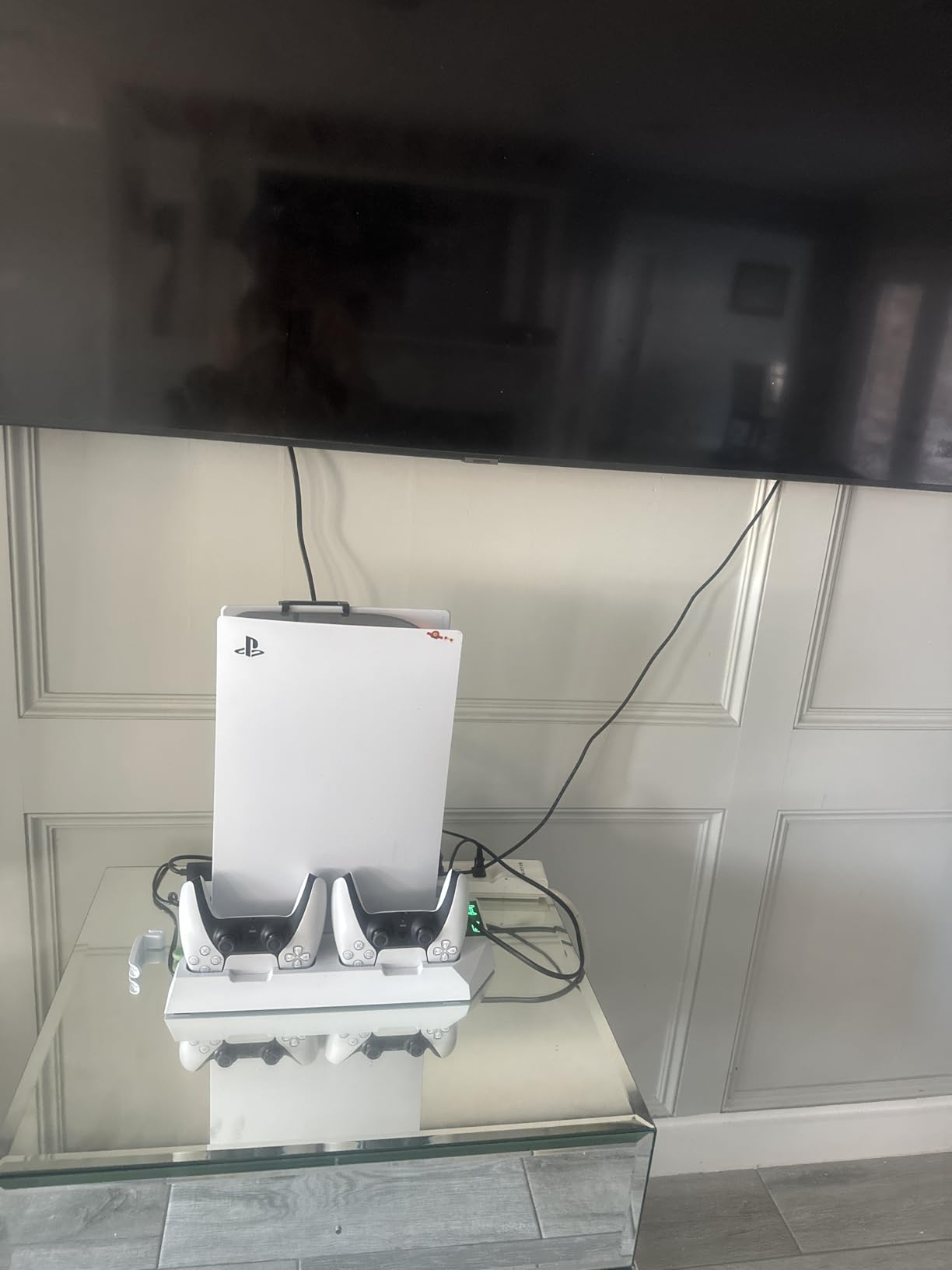 PS5/PS5 Slim/PS5 Pro Stand and Cooling Station with Dual Controller Charging Station for PlayStation 5 Console, PS5 Accessories Incl. Controller Charger, Cooling Fan, Headset Holder, 3 USB Hub, White Customer Review PS5/PS5 Slim/PS5 Pro Stand and Cooling Station with Dual Controller Charging Station for PlayStation 5 Console, PS5 Accessories Incl. Controller Charger, Cooling Fan, Headset Holder, 3 USB Hub, White - Customer Photo 1