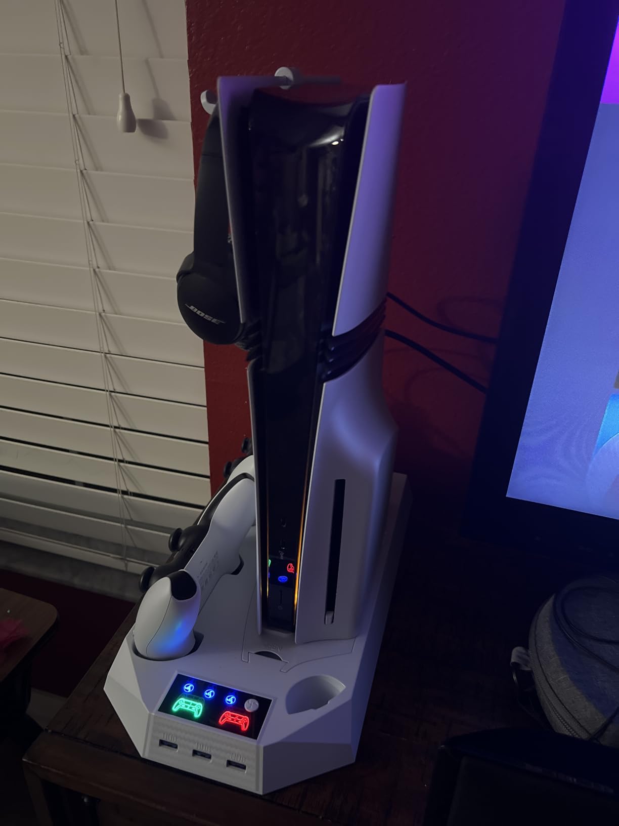 PS5/PS5 Slim/PS5 Pro Stand and Cooling Station with Dual Controller Charging Station for PlayStation 5 Console, PS5 Accessories Incl. Controller Charger, Cooling Fan, Headset Holder, 3 USB Hub, White Customer Review PS5/PS5 Slim/PS5 Pro Stand and Cooling Station with Dual Controller Charging Station for PlayStation 5 Console, PS5 Accessories Incl. Controller Charger, Cooling Fan, Headset Holder, 3 USB Hub, White - Customer Photo 3