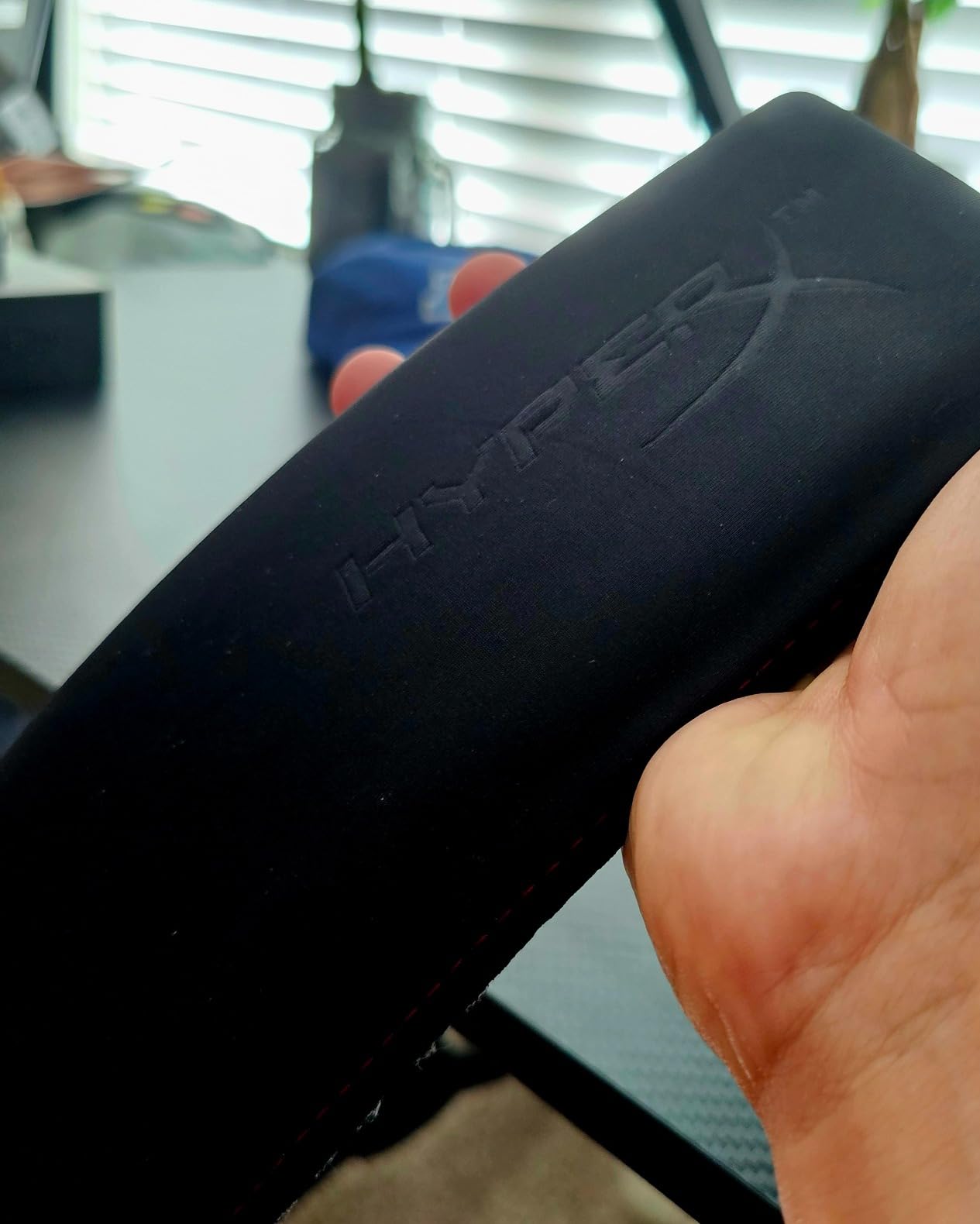 HyperX Wrist Rest – Tenkeyless – Cooling Gel – Memory Foam – Anti-Slip,Black - Customer Photo 2