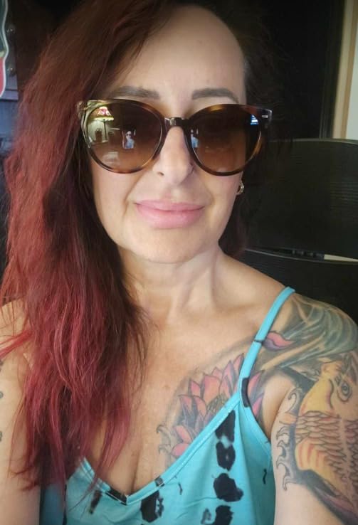 Amazon Echo Frames, an Alexa device (newest model), Smart glasses with Alexa, Modern Rectangle frames in Charcoal Gray with polarized sunglass lenses - Customer Photo 1