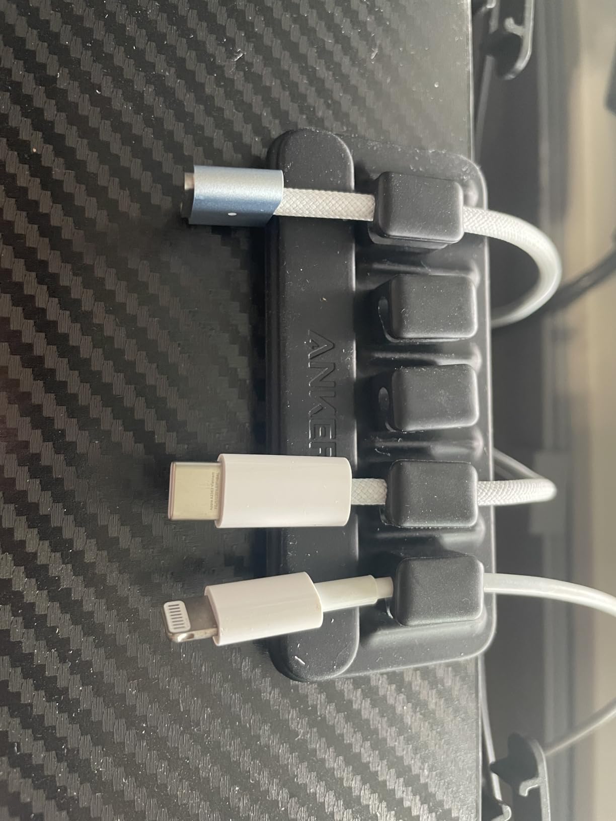 Anker Multipurpose Cord Keeper - 5 Clips for Lightning, USB C, Micro Cables & Other Wires - Sticks to Wood, Marble, Metal, Glass (Black) - Customer Photo 2