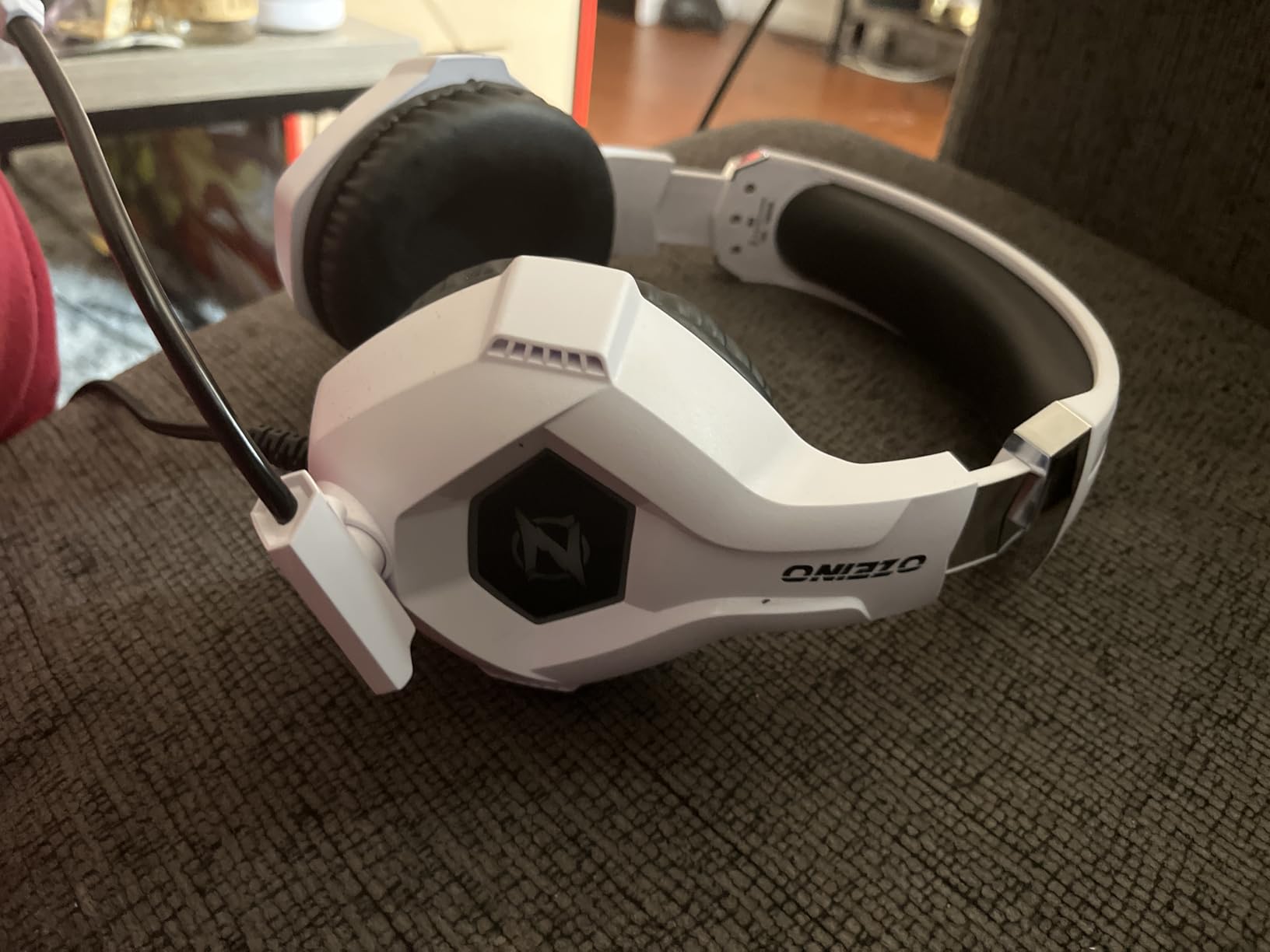 Ozeino Gaming Headset for PC, Ps4, Ps5, Xbox Headset with 7.1 Surround Sound Gaming Headphones with Noise Canceling Mic, LED Light Over Ear Headphones for Switch, Xbox Series X/S, Laptop, Mobile White Customer Review Ozeino Gaming Headset for PC, Ps4, Ps5, Xbox Headset with 7.1 Surround Sound Gaming Headphones with Noise Canceling Mic, LED Light Over Ear Headphones for Switch, Xbox Series X/S, Laptop, Mobile White - Customer Photo 4