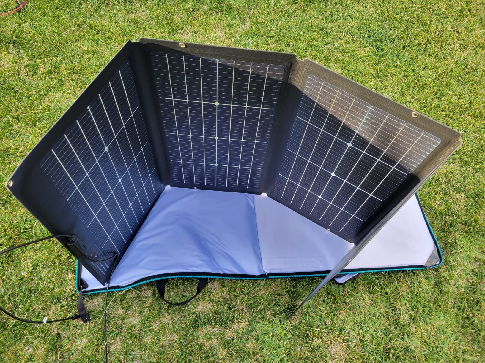 EF ECOFLOW 220W Portable Solar Panel, Bifacial Design Up to 25% Conversion Efficiency N-Type Solar Cell, with Adjustable Kickstand, IP68 Waterproof, Foldable Solar Panel for Camping RVing Home Backup - Customer Photo 3