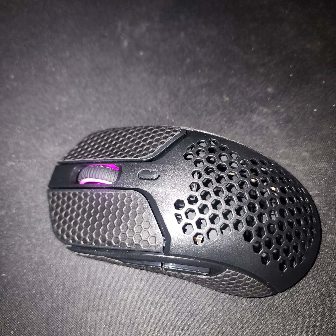 HyperX Pulsefire Haste – Wireless Gaming Mouse – Ultra Lightweight, 61g, 100 Hour Battery Life, 2.4Ghz Wireless, Honeycomb Shell, Hex Design, Up to 16000 DPI, 6 Programmable Buttons – Black, 4P5D7AA Customer Review HyperX Pulsefire Haste – Wireless Gaming Mouse – Ultra Lightweight, 61g, 100 Hour Battery Life, 2.4Ghz Wireless, Honeycomb Shell, Hex Design, Up to 16000 DPI, 6 Programmable Buttons – Black, 4P5D7AA - Customer Photo 1
