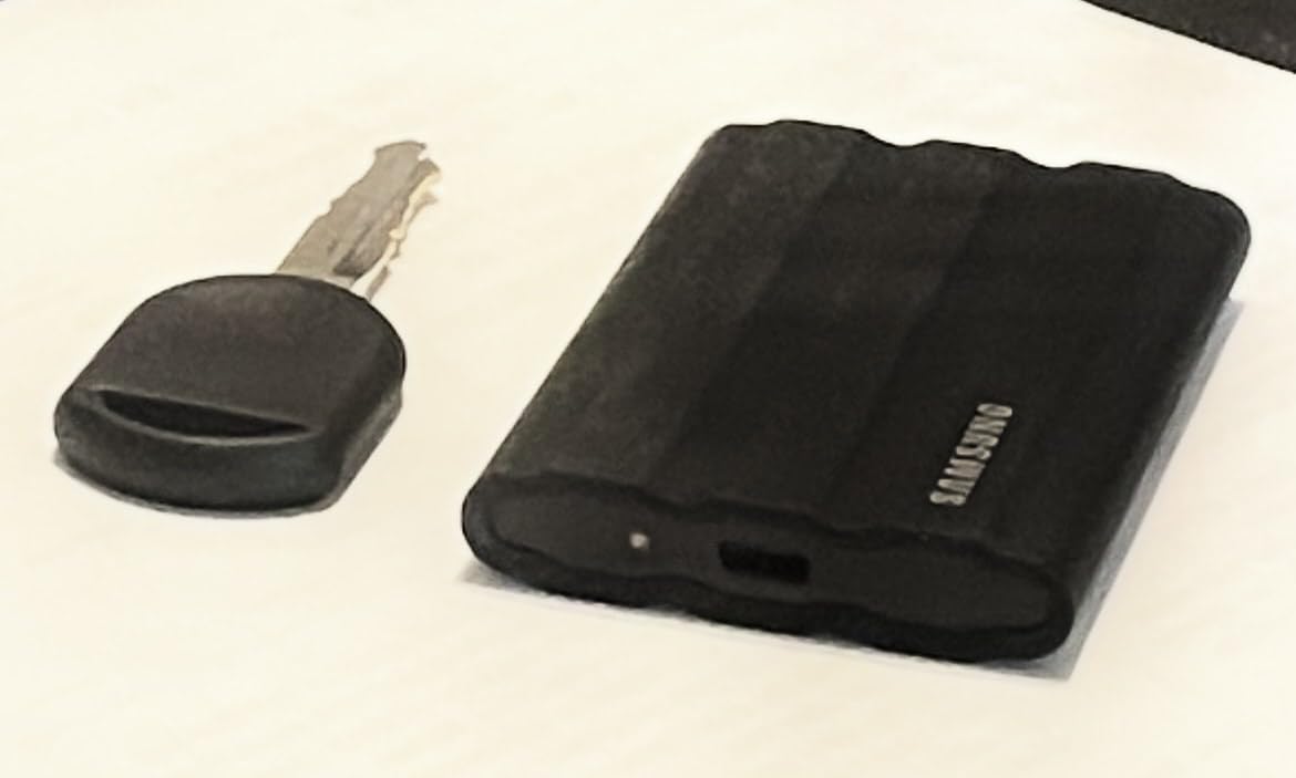 SAMSUNG T7 Shield 2TB Portable SSD, USB 3.2 Gen2, Rugged, IP65 Rated, for Photographers, Content Creators and Gaming, External Solid State Drive (MU-PE2T0R/AM, 2022), Blue - Customer Photo 1