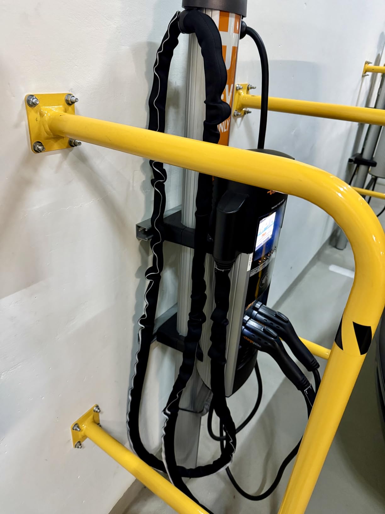 Premium Cable Management Sleeve Customer Review Premium Cable Management Sleeve - Customer Photo 1