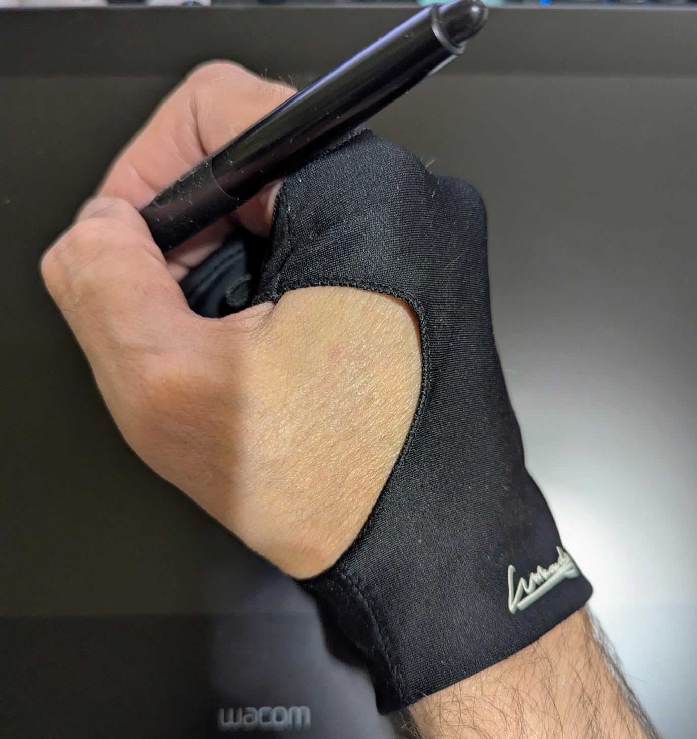 Digital Drawing Glove 2 Pack,Artist Glove for Drawing Tablet,ipad,Sketching,Art Glove with Two Finger for Right Hand and Left Hand (Smudge Guard, Medium,3.15x8.58inch Customer Review Digital Drawing Glove 2 Pack,Artist Glove for Drawing Tablet,ipad,Sketching,Art Glove with Two Finger for Right Hand and Left Hand (Smudge Guard, Medium,3.15x8.58inch - Customer Photo 1