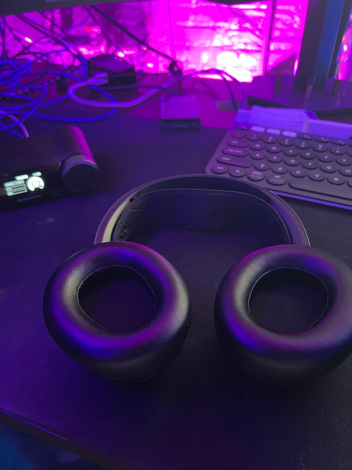 SteelSeries Arctis Nova Pro Wireless Multi-System Gaming Headset - Premium Hi-Fi Drivers - Active Noise Cancellation - Infinity Power System - Stealth Retractable Mic - PC, PS5/PS4, Switch, Mobile Customer Review SteelSeries Arctis Nova Pro Wireless Multi-System Gaming Headset - Premium Hi-Fi Drivers - Active Noise Cancellation - Infinity Power System - Stealth Retractable Mic - PC, PS5/PS4, Switch, Mobile - Customer Photo 2