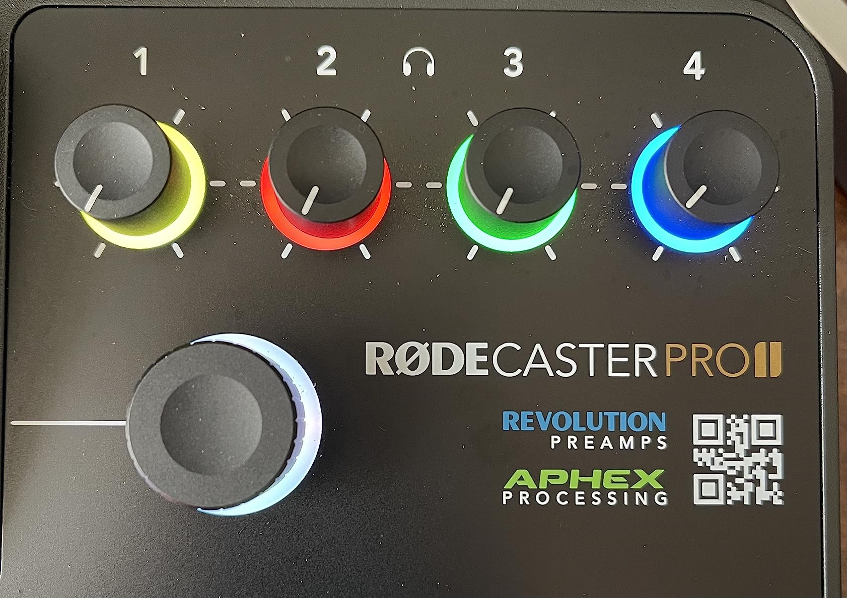 RØDE RØDECaster Pro II All-in-One Production Solution for Podcasting, Streaming, Music Production and Content Creation,Black Customer Review RØDE RØDECaster Pro II All-in-One Production Solution for Podcasting, Streaming, Music Production and Content Creation,Black - Customer Photo 4