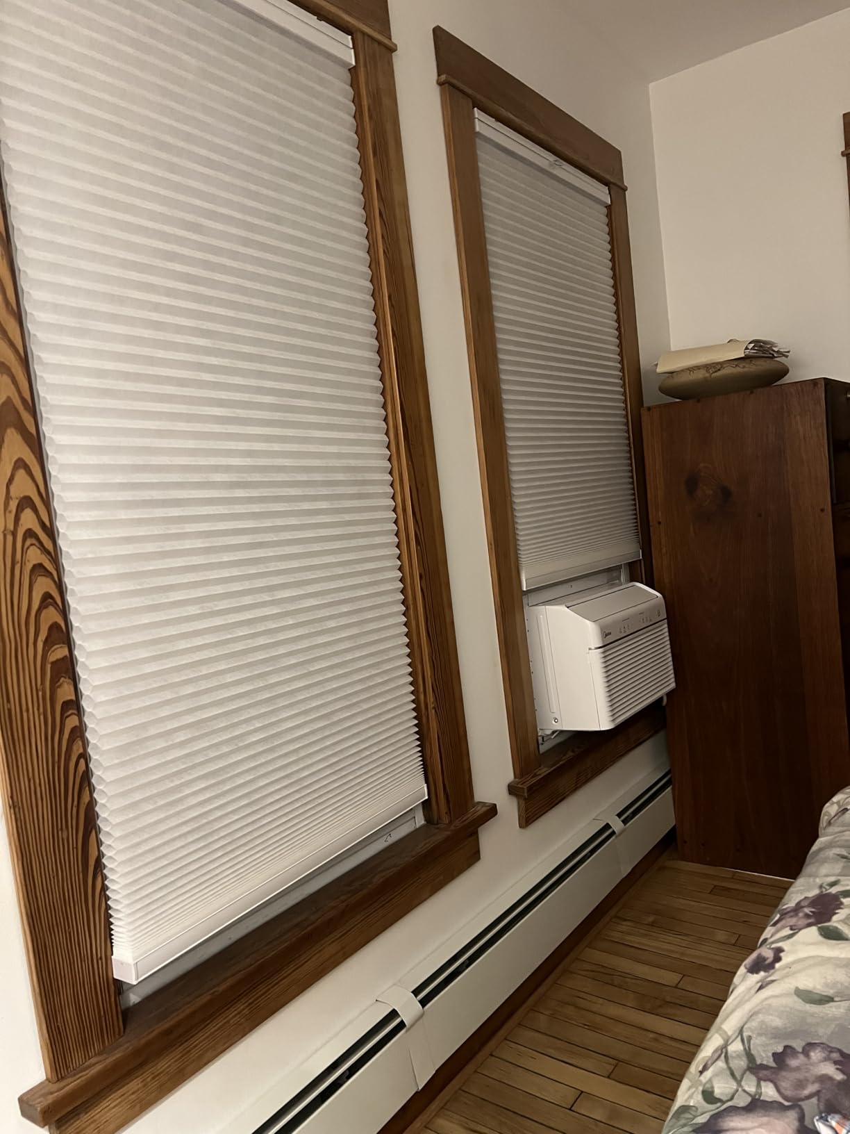 Midea 12,000 BTU Smart Inverter Air Conditioner Window Unit with Heat and Dehumidifier – Cools up to 550 Sq. Ft., Energy Star Rated, Quiet Operation, Electronic Controls, Remote Control, White - Customer Photo 3