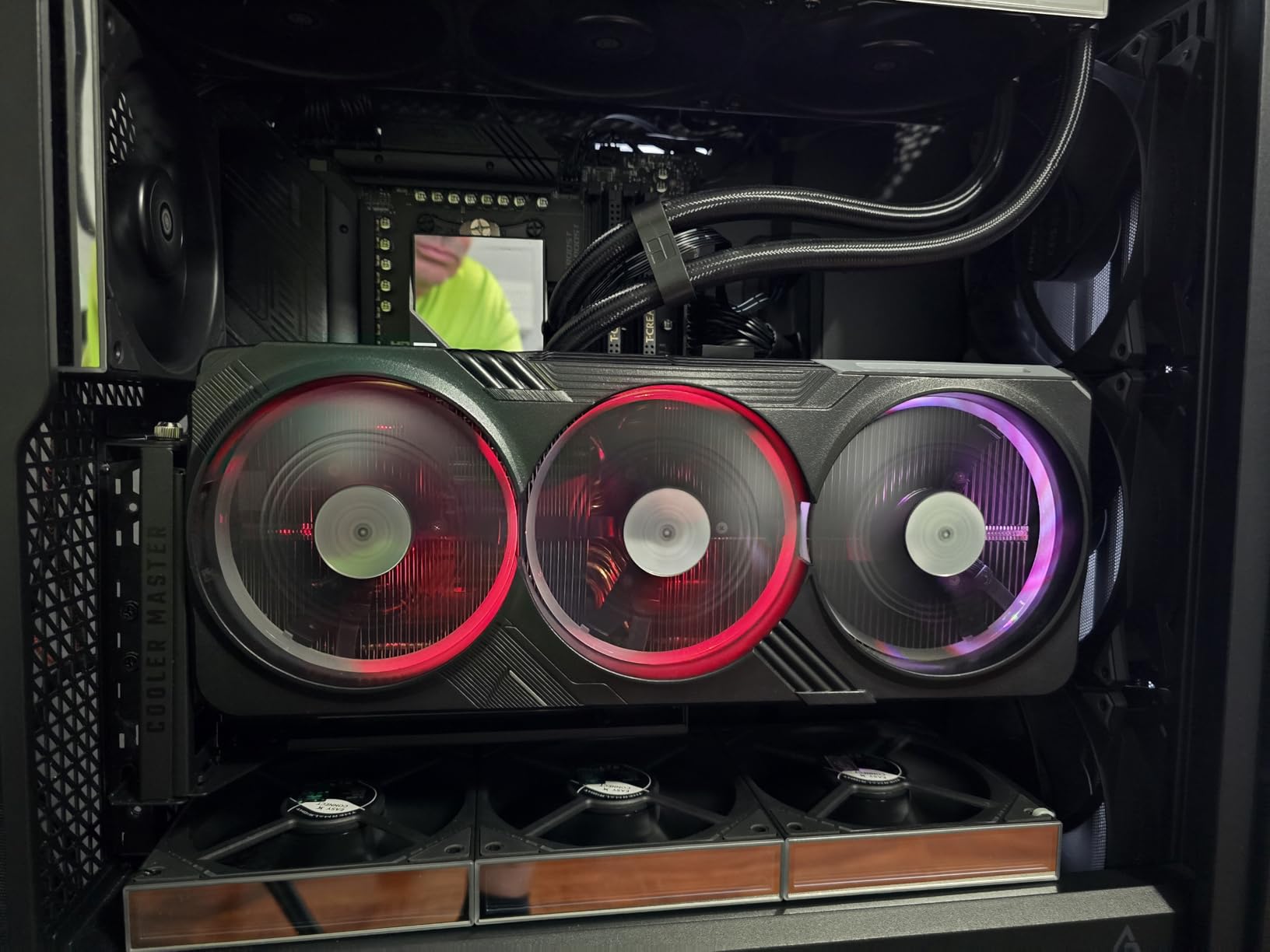 Cooler Master MasterAccessory Vertical GPU Card Holder Kit V3 Black, Premium Riser Cable PCI-E 4.0 x16-165mm, PCIe 3.0 Compatible, Adjustable Length for E-ATX|ATX|Micro ATX Case customer photo 1
