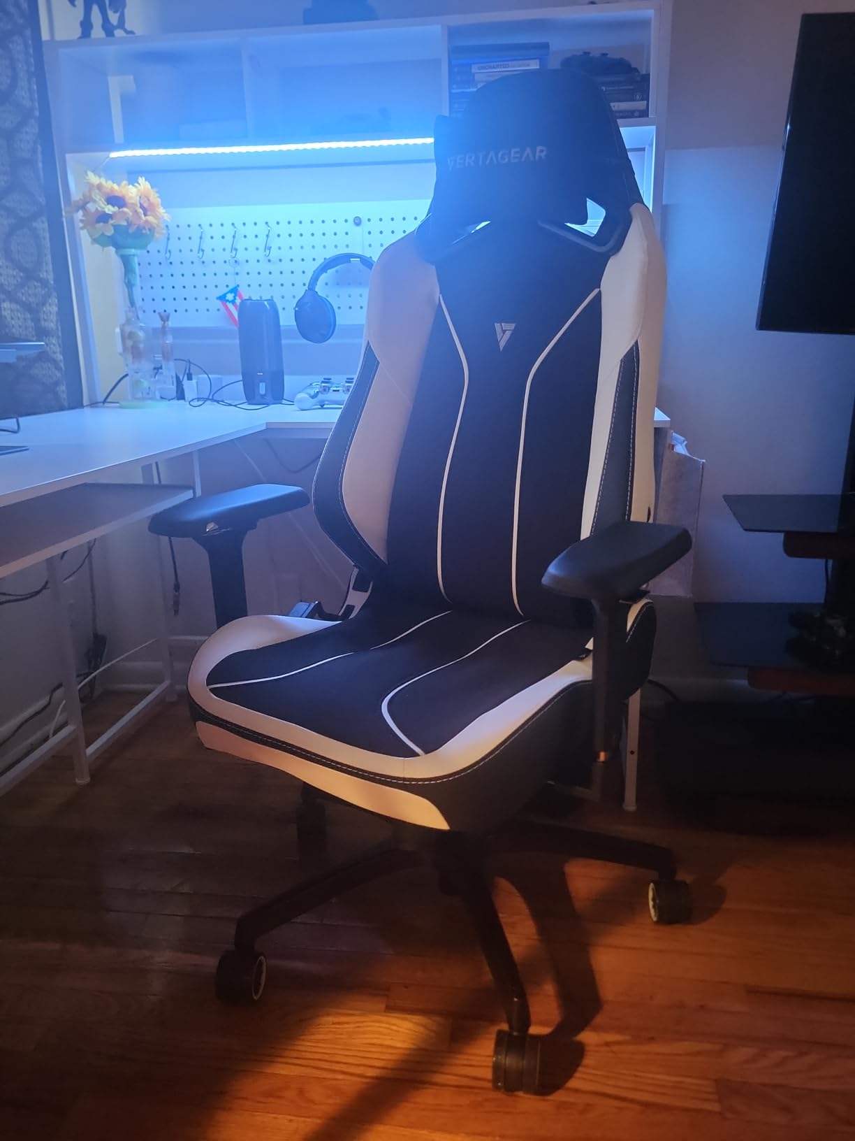 VERTAGEAR SL5800 Ergonomic Large Gaming Chair Featuring ContourMax Lumbar & VertaAir Seat Systems - RGB LED Kits Upgradeable - Black/White - Customer Photo 1