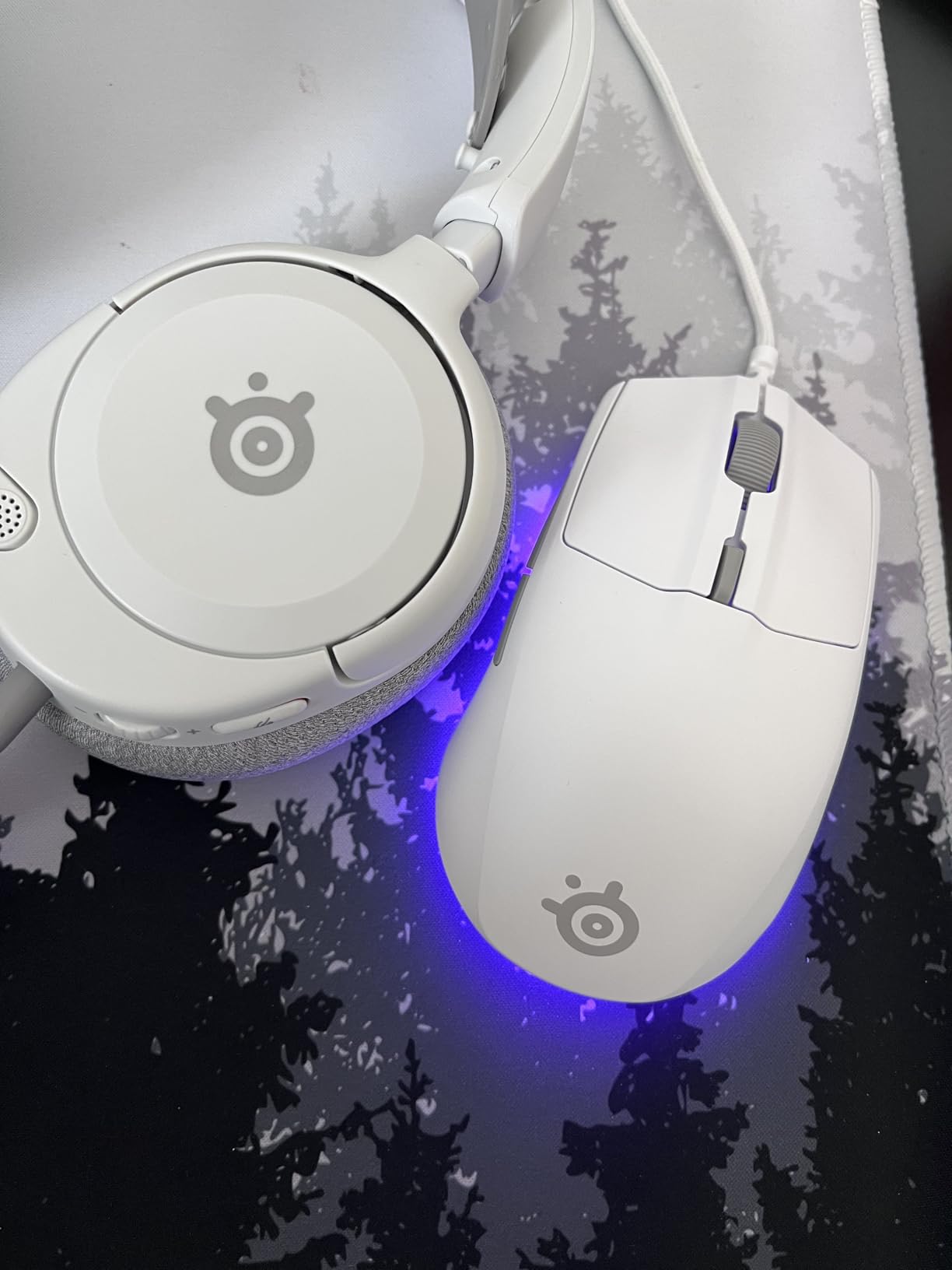 SteelSeries Arctis Nova 1P Multi-System Gaming Headset — Hi-Fi Drivers — 360° Spatial Audio — Comfort Design — Durable — Lightweight — Noise-Cancelling Mic — PS5/PS4, PC, Xbox, Switch - White - Customer Photo 3