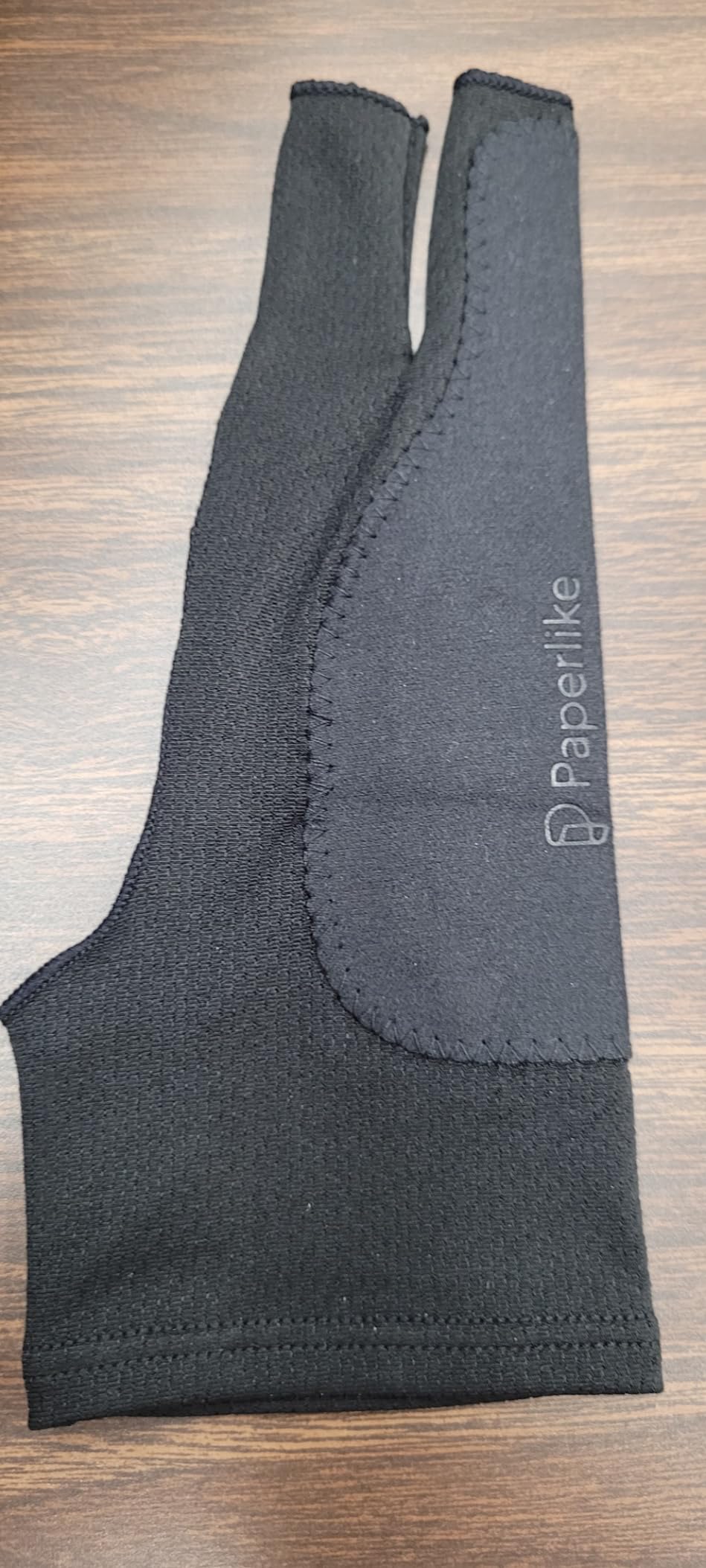 Paperlike Drawing Glove for iPad - Artist Glove for Drawing on Tablets (Right and Left Hand; 3 Sizes: S, M, L) Customer Review Paperlike Drawing Glove for iPad - Artist Glove for Drawing on Tablets (Right and Left Hand; 3 Sizes: S, M, L) - Customer Photo 1