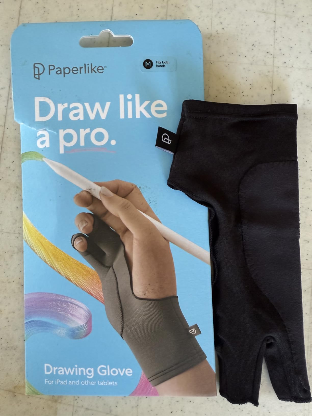 Paperlike Drawing Glove for iPad - Artist Glove for Drawing on Tablets (Right and Left Hand; 3 Sizes: S, M, L) Customer Review Paperlike Drawing Glove for iPad - Artist Glove for Drawing on Tablets (Right and Left Hand; 3 Sizes: S, M, L) - Customer Photo 3