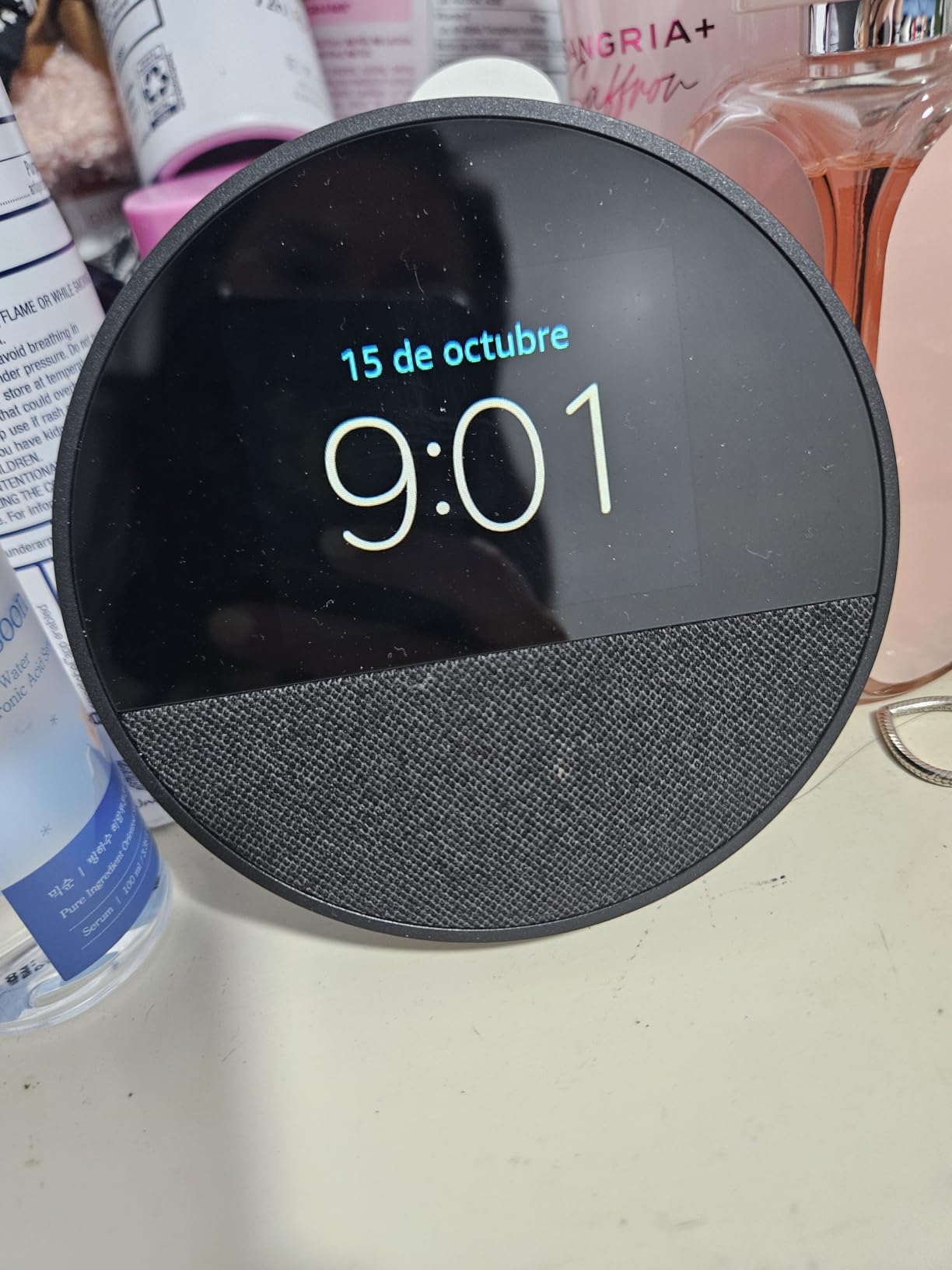 Amazon Echo Spot, Great for nightstands, offices and kitchens, Smart alarm clock with Alexa, Black - Customer Photo 5