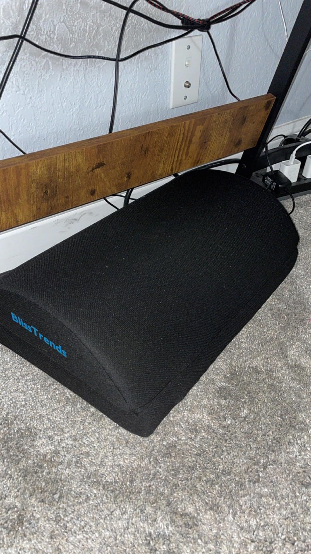 BlissTrends Foot Rest for Under Desk at Work-Versatile Foot Stool with Washable Cover-Comfortable Footrest with 2 Adjustable Heights for Car,Home and Office to Relieve Back,Lumbar,Knee Pain-Black Customer Review BlissTrends Foot Rest for Under Desk at Work-Versatile Foot Stool with Washable Cover-Comfortable Footrest with 2 Adjustable Heights for Car,Home and Office to Relieve Back,Lumbar,Knee Pain-Black - Customer Photo 4