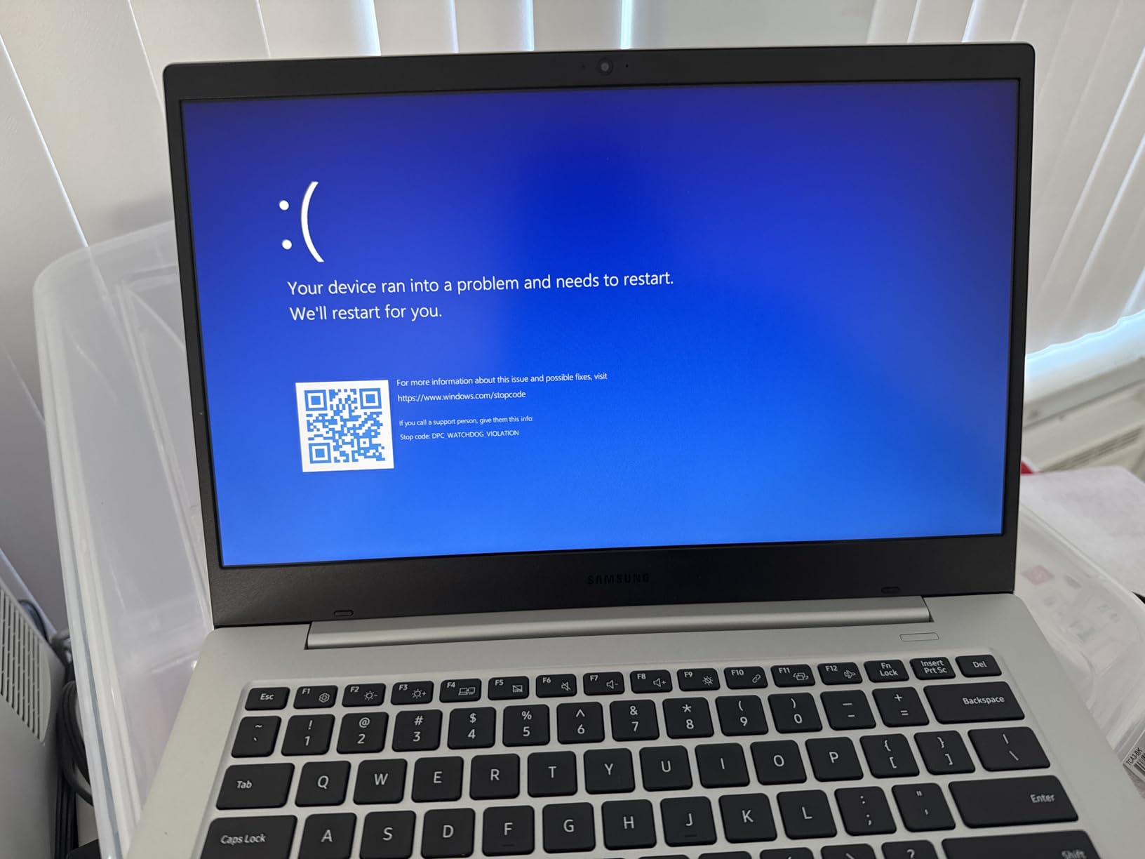 Samsung Galaxy Book Go 5G Laptop (256GB, 8GB RAM, Wi-Fi + 5G / 4G LTE) 14.0
