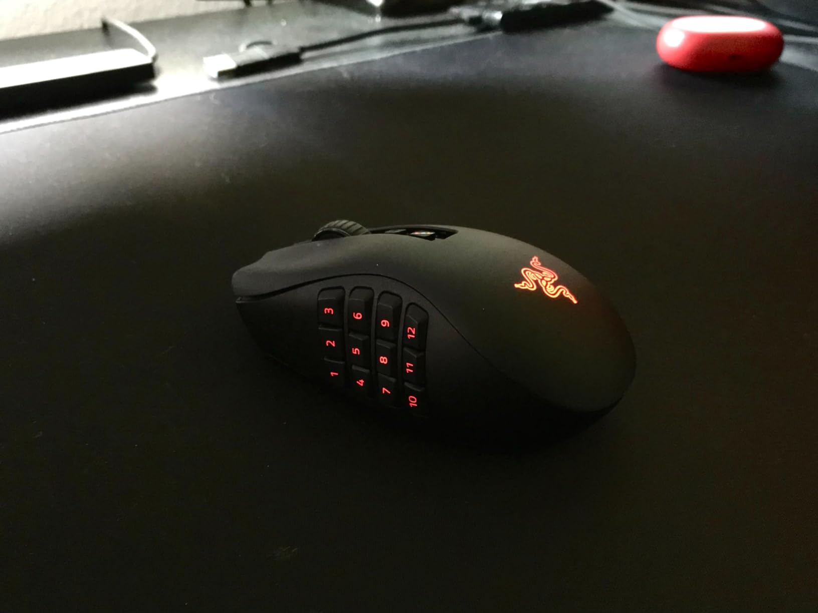 Razer Naga V2 HyperSpeed Wireless MMO Gaming Mouse: 19 Programmable Buttons - HyperScroll Technology - Focus Pro 30K Optical Sensor - Mechanical Mouse Switches Gen-2 - Up to 400 Hr Battery Life Customer Review Razer Naga V2 HyperSpeed Wireless MMO Gaming Mouse: 19 Programmable Buttons - HyperScroll Technology - Focus Pro 30K Optical Sensor - Mechanical Mouse Switches Gen-2 - Up to 400 Hr Battery Life - Customer Photo 1