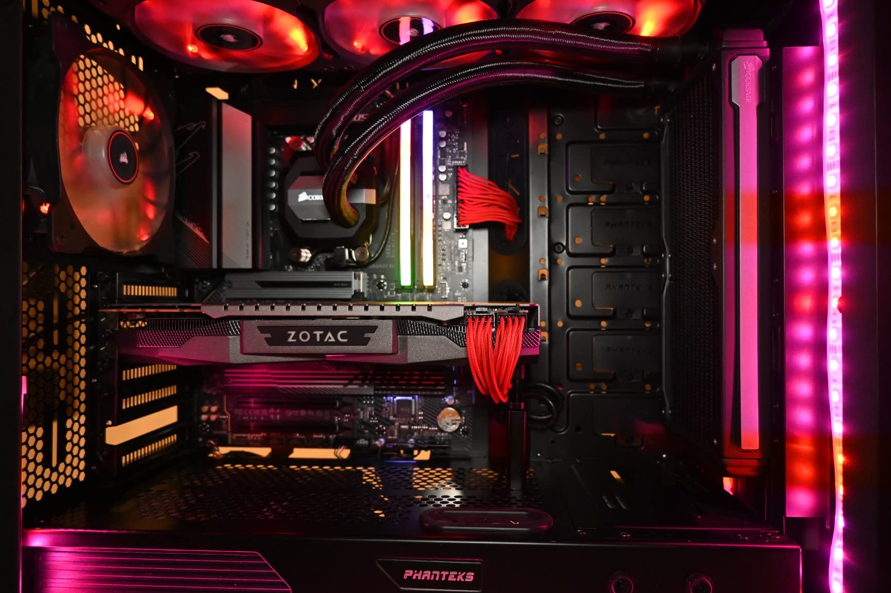 GIGABYTE B650 AORUS Elite AX (AM5/LGA 1718/ AMD B650/ATX/ 5-Year Warranty/DDR5/ M.2/ PCIe 5.0/USB 3.2 Gen2X2 Type-C/WiFi 6E/2.5GbE LAN/Q-Flash Plus/EZ-Latch/Gaming Motherboard) - Customer Photo 4