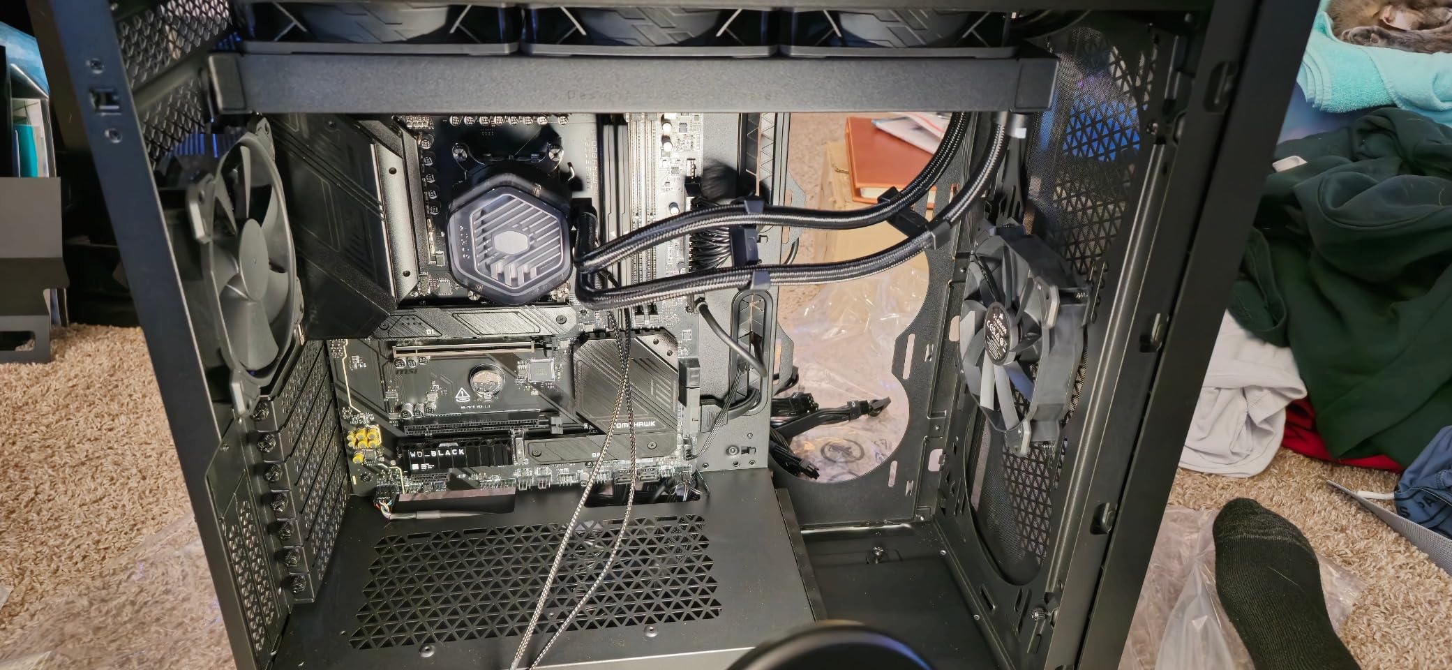 MSI MAG B650 Tomahawk WiFi Gaming Motherboard (AMD Ryzen 9000/8000/7000 Series Processors, AM5, DDR5, PCIe 4.0, M.2, SATA 6Gb/s, USB 3.2 Gen 2, HDMI/DP, Wi-Fi 6E, Bluetooth 5.3, 2.5Gbps LAN, ATX) - Customer Photo 2