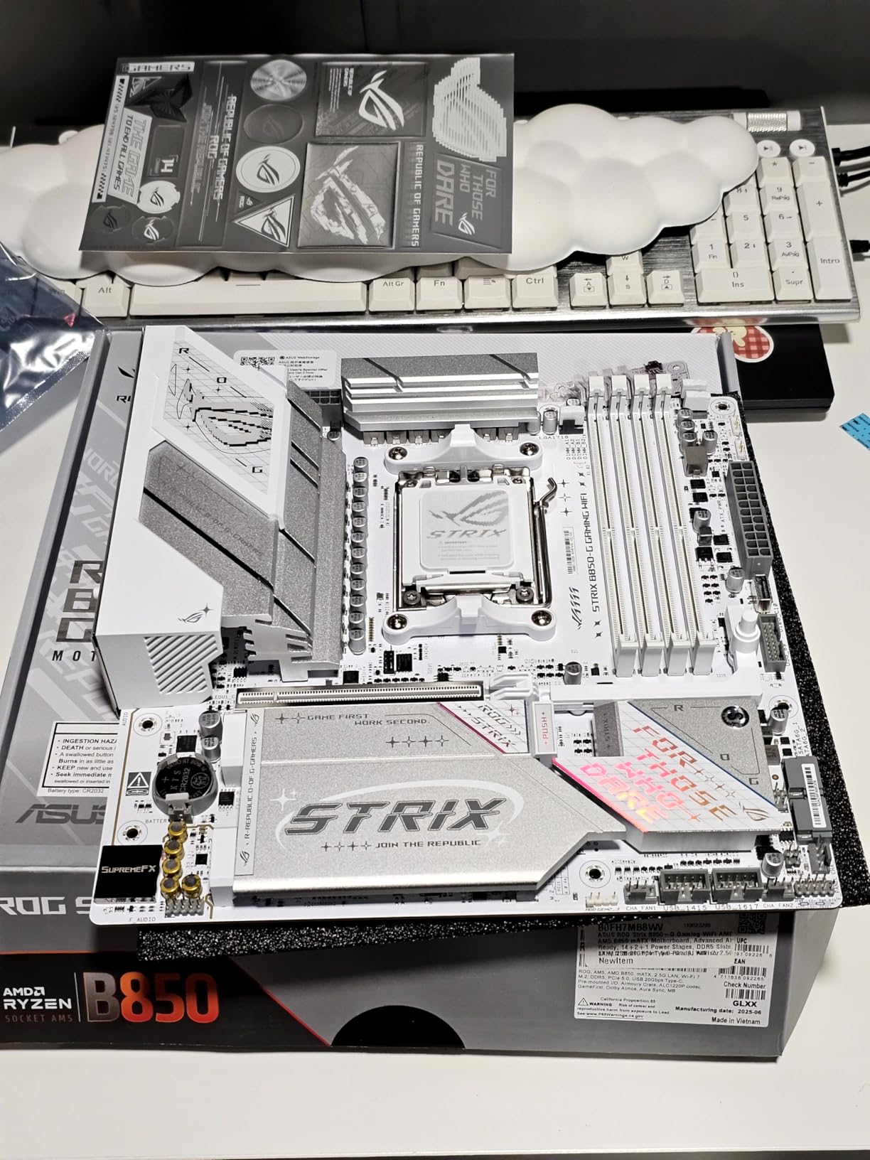 ASUS ROG Strix B650-A Gaming WiFi 6E AM5 (LGA1718) Ryzen 7000 Motherboard(12+2 Power Stages,DDR5,3xM.2 Slots,PCIe® 4.0, 2.5G LAN,WiFi 6E,USB 3.2 Gen 2x2 Type-C® Port) - Customer Photo 1