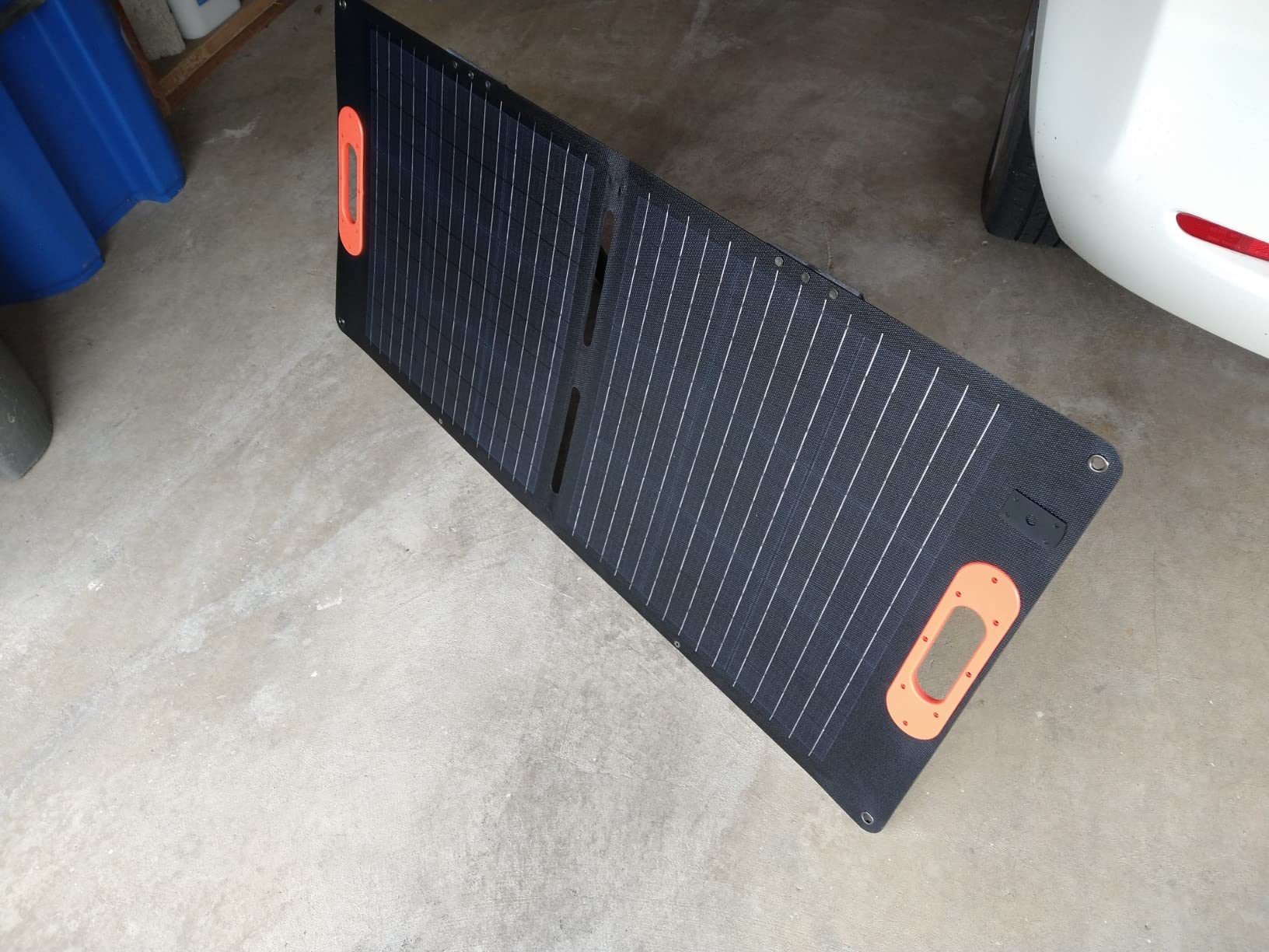 ALLWEI 100W Portable Solar Panel for 300/500 Power Station Solar Generator, 18V Solar Battery Charger with Adjustable Kickstand, Waterproof IP68 for RV Camping Trip Outdoor - Customer Photo 2