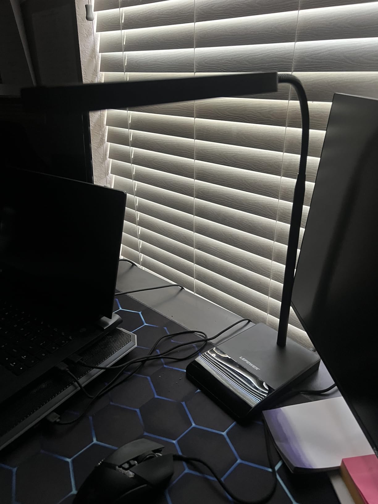 LEPOWER Desk Lamp, 800LM LED for Home Office, 12W Reading for Desk, Eye-Caring Light, Touch Table Gooseneck Lamp, 50 Lighting Modes, Bright for Bedroom, Study (Black) - Customer Photo 3