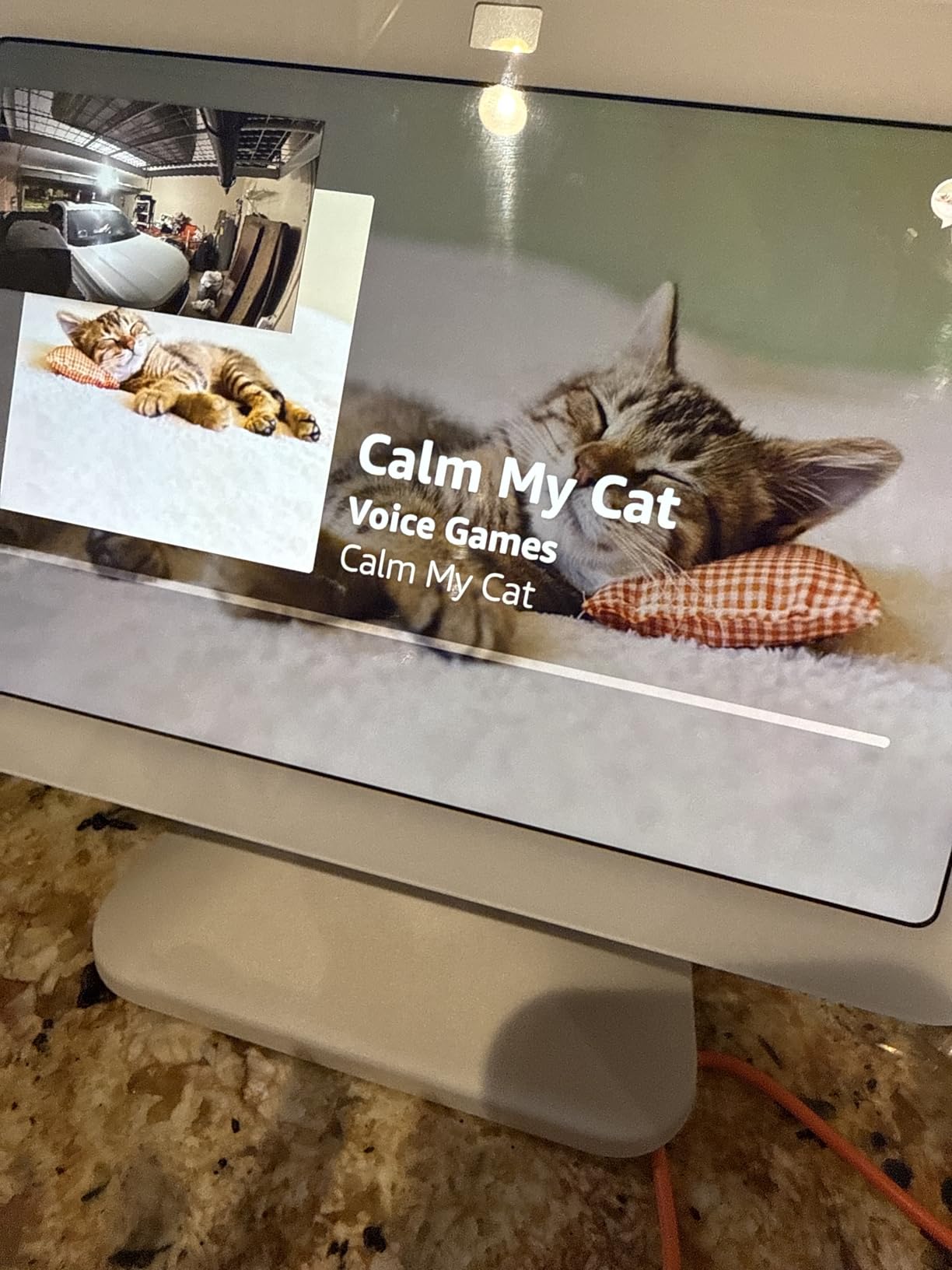 Amazon Echo Show 8, With Spatial Audio, Smart Home Hub, ideal for open living spaces, includes Alexa, Charcoal - Customer Photo 3