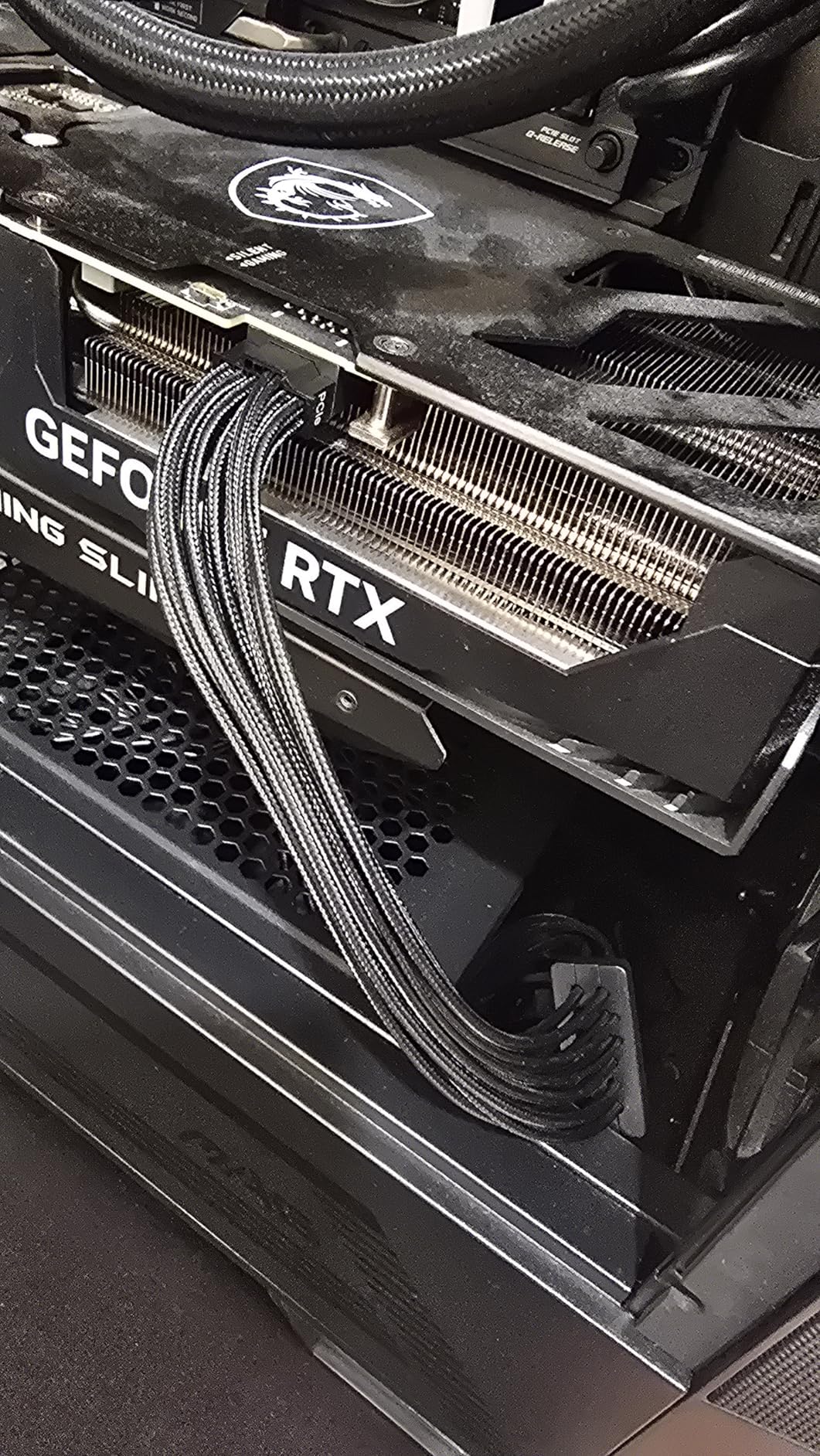 Corsair Premium 600W PCIe 5.0 12VHPWR PSU Cable RMX, RMX Shift, RMe, HXi, SF and SF-L PSU's only – Requires 2X Type-4 Connectors – 12+4pin Connector – Mesh Paracord Sleeving – Black - Customer Photo 1