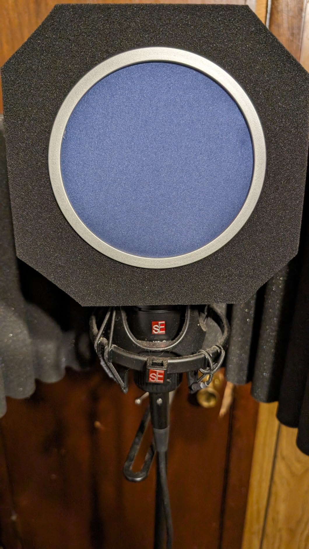Professional Microphone Isolation Shield with Pop Filter,Reflection Filter for Recording Studios, Sound-absorbing Foam for Noise and Reflection Reduction for Recording,Singing,Podcasts,live stream - Customer Photo 4