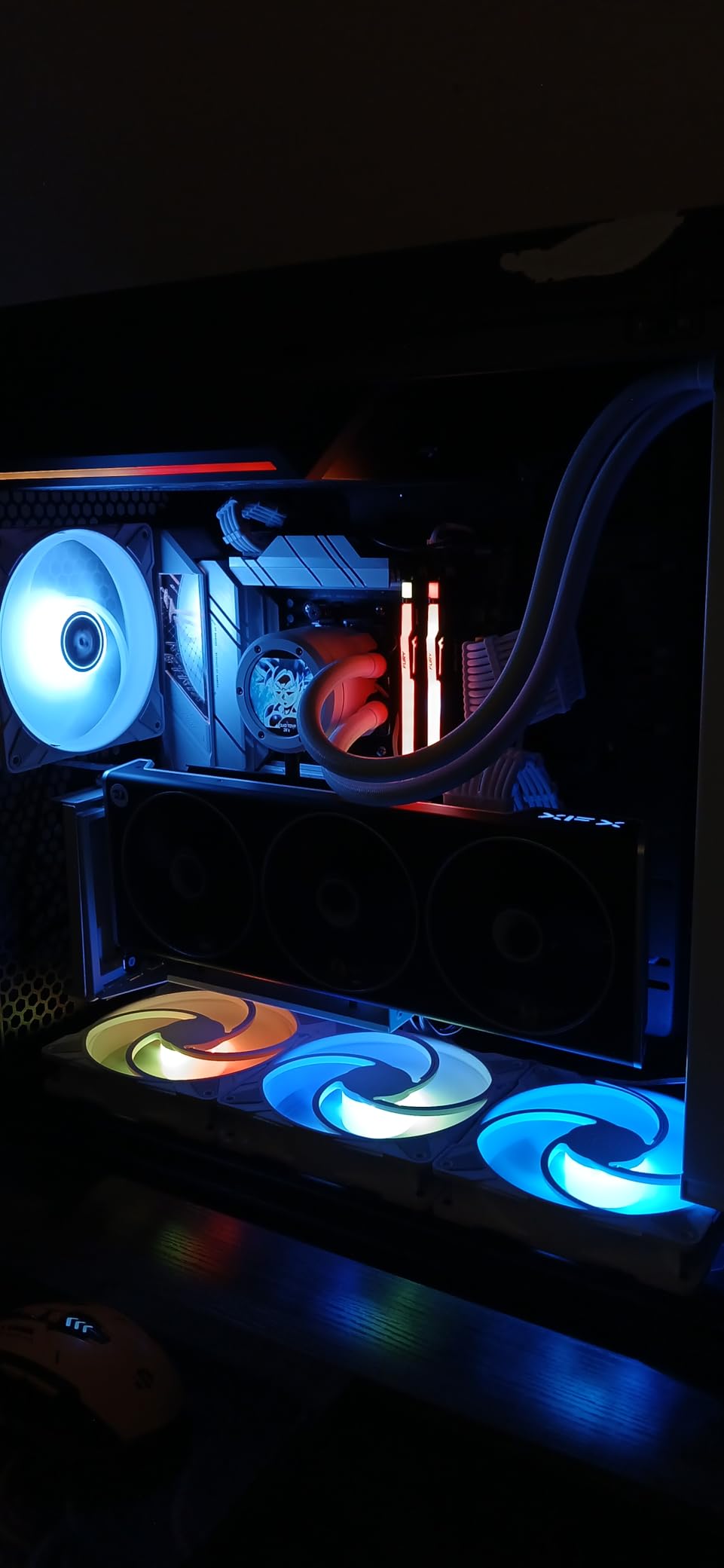 XFX Speedster MERC310 AMD Radeon RX 7900XT Ultra Gaming Graphics Card with 20GB GDDR6, AMD RDNA 3 RX-79TMERCU9 Customer Review XFX Speedster MERC310 AMD Radeon RX 7900XT Ultra Gaming Graphics Card with 20GB GDDR6, AMD RDNA 3 RX-79TMERCU9 - Customer Photo 4