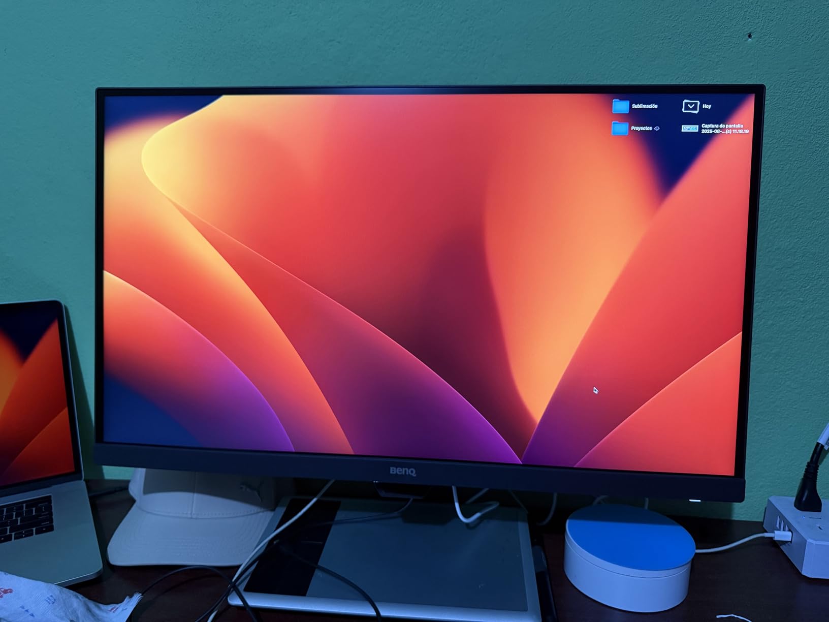 BenQ PD2706U 27-inch 4K Monitor, 90W USB-C, UHD, P3, sRGB, Rec.709, DisplayHDR 400, IPS, AQCOLOR Technology, Factory-Calibrated, Color Mode, DualView, Darkroom Mode, Animation Mode, CAD/CAM Mode, KVM - Customer Photo 1
