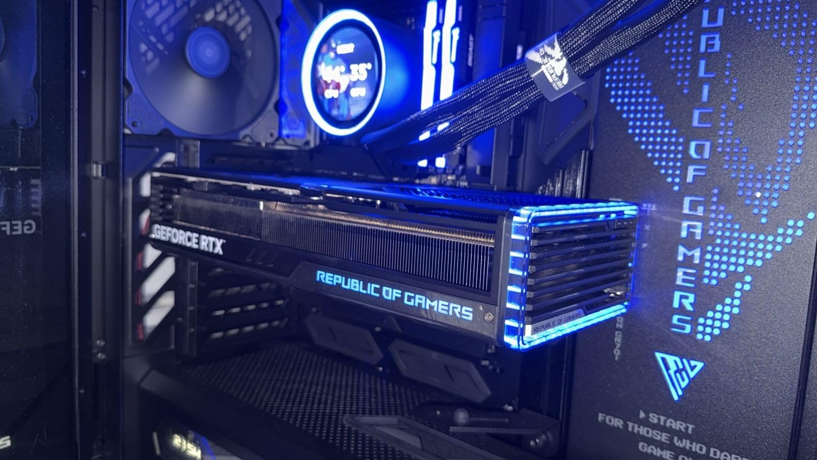 ASUS ROG Strix GeForce RTX™ 4090 White OC Edition Gaming Graphics Card (PCIe 4.0, 24GB GDDR6X, HDMI 2.1a, DisplayPort 1.4a) - Customer Photo 2