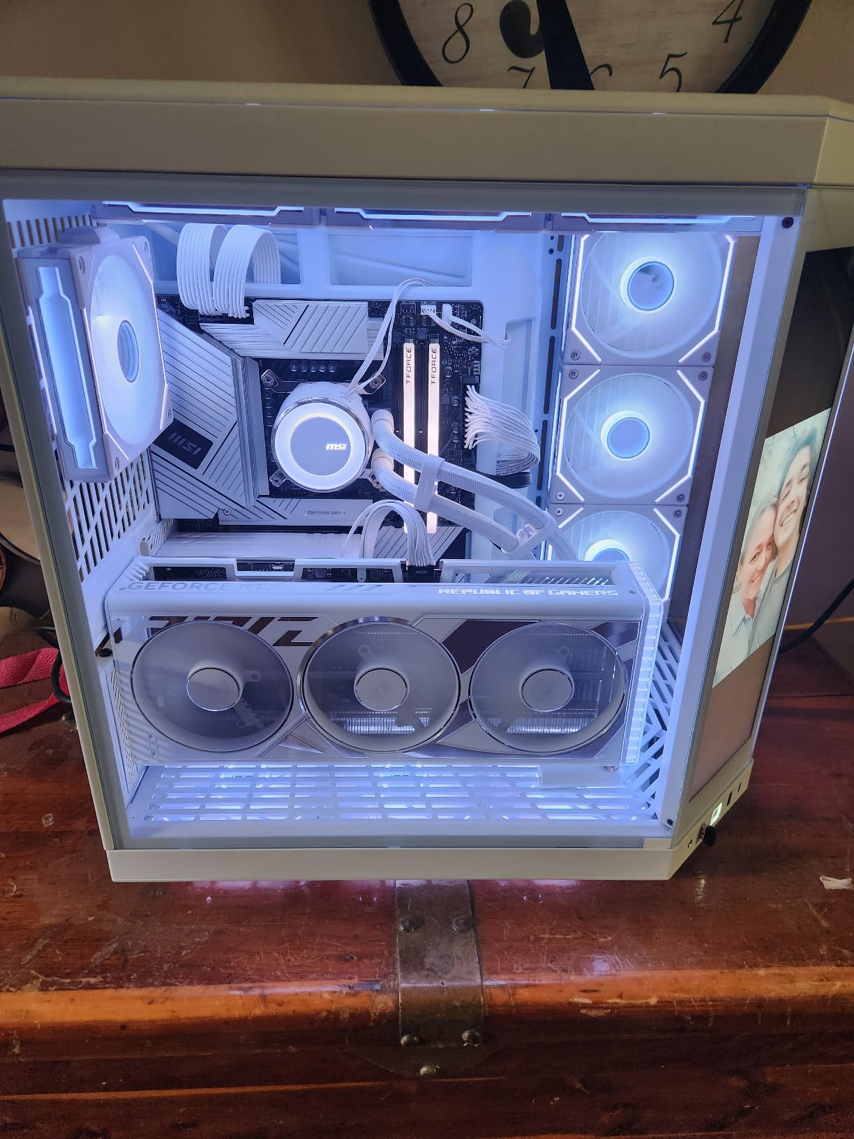 ASUS ROG Strix GeForce RTX™ 4090 White OC Edition Gaming Graphics Card (PCIe 4.0, 24GB GDDR6X, HDMI 2.1a, DisplayPort 1.4a) - Customer Photo 4