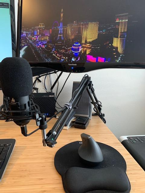 MAONO USB Microphone, 192kHz/24bit Plug & Play PC Computer Podcast Condenser Cardioid Metal Mic Kit with Professional Sound Chipset for Recording, Gaming, Singing, YouTube, AU-A04 White Customer Review MAONO USB Microphone, 192kHz/24bit Plug & Play PC Computer Podcast Condenser Cardioid Metal Mic Kit with Professional Sound Chipset for Recording, Gaming, Singing, YouTube, AU-A04 White - Customer Photo 2