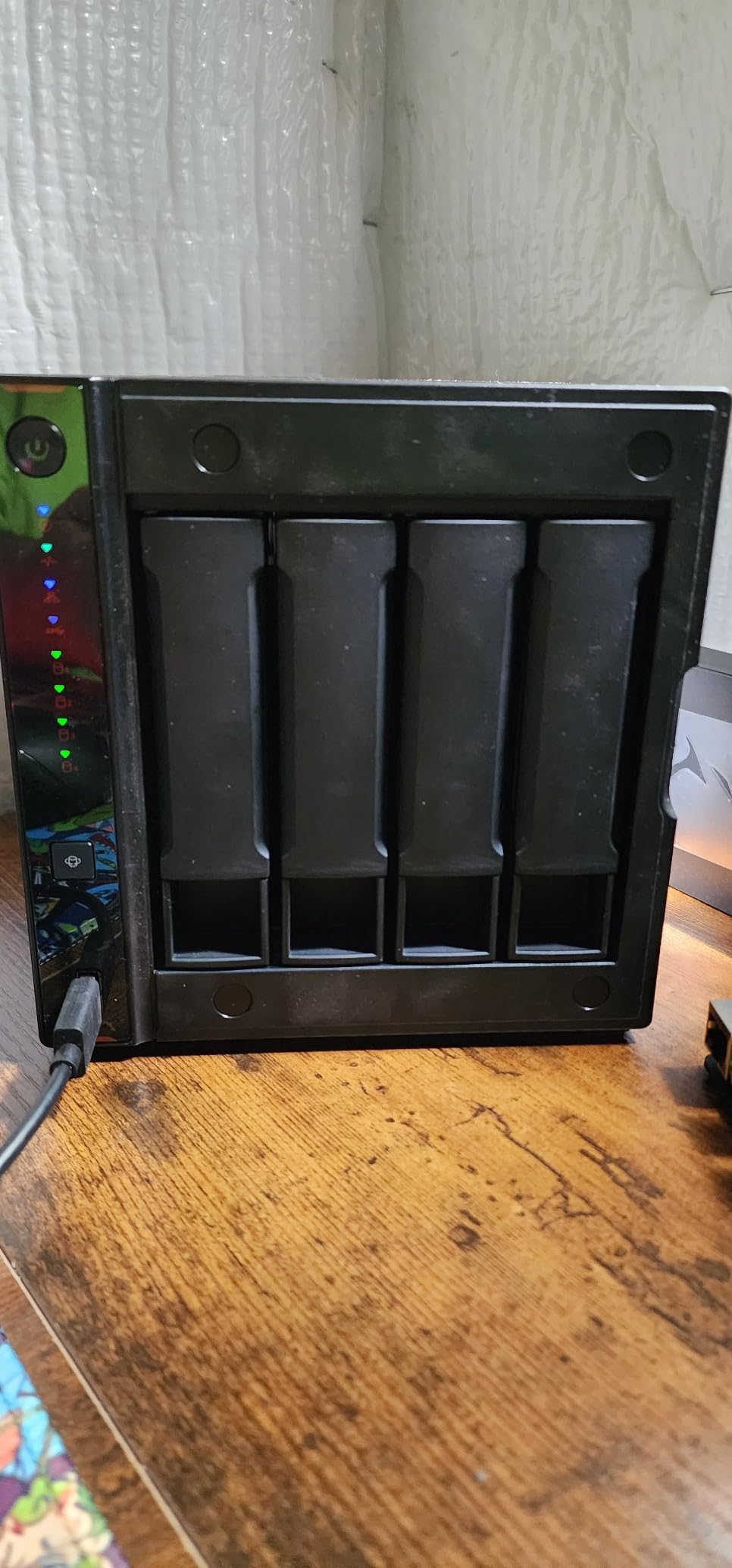 Asustor AS5404T, 4 Bay NAS, Intel Quad-Core 2.0GHz CPU, 4X M.2 NVMe SSD Slots, 2 x 2.5 GbE Ports, 4 GB DDR4 RAM, Cloud Storage for Gaming and Live Stream, Network Attached Storage (Diskless) Customer Review Asustor AS5404T, 4 Bay NAS, Intel Quad-Core 2.0GHz CPU, 4X M.2 NVMe SSD Slots, 2 x 2.5 GbE Ports, 4 GB DDR4 RAM, Cloud Storage for Gaming and Live Stream, Network Attached Storage (Diskless) - Customer Photo 2