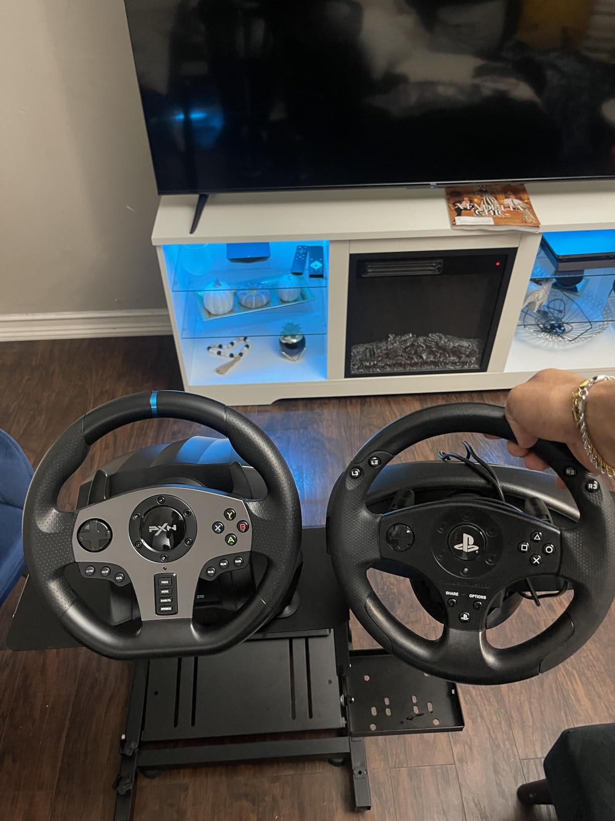 SUBSONIC Superdrive - GS650-X steering wheel with manual shifter, 3 pedals, and paddle shifters racing wheel for Xbox Serie X/S, PS4, Xbox One (programmable for all games) Customer Review SUBSONIC Superdrive - GS650-X steering wheel with manual shifter, 3 pedals, and paddle shifters racing wheel for Xbox Serie X/S, PS4, Xbox One (programmable for all games) - Customer Photo 1