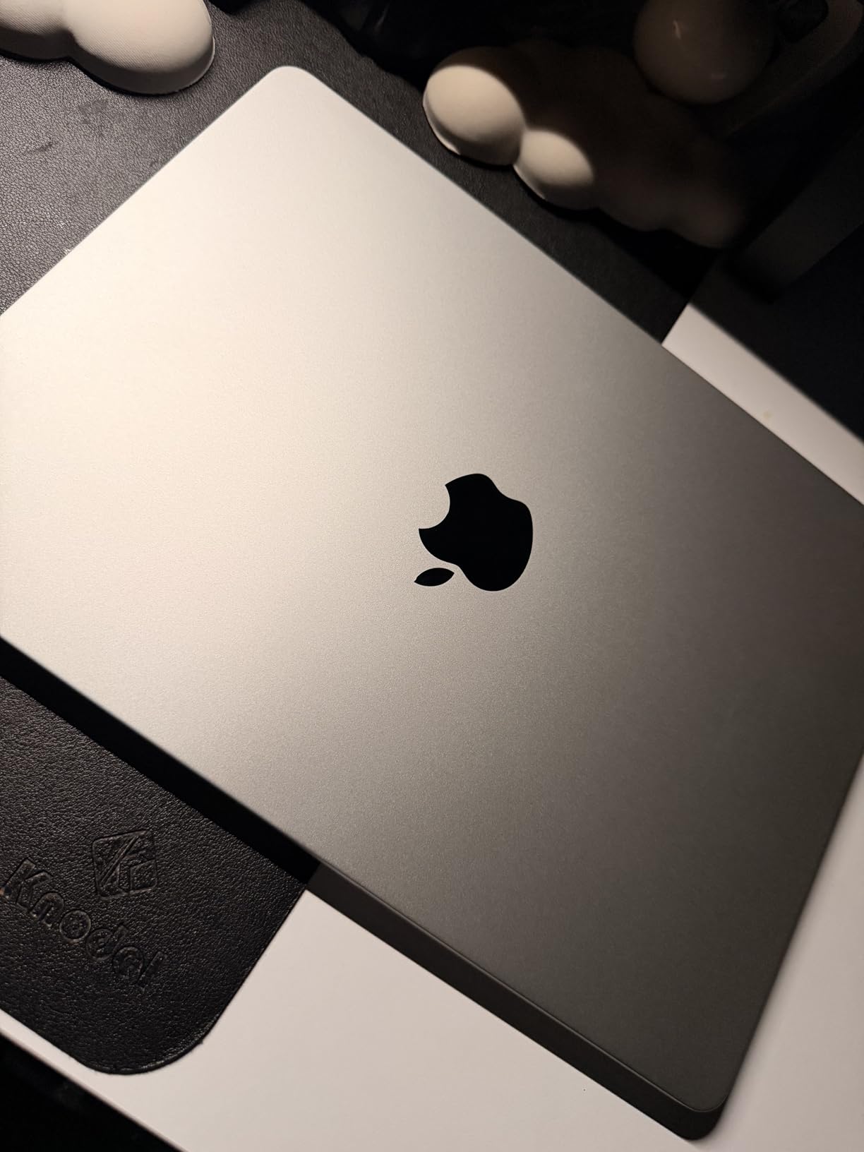 Apple 2022 MacBook Air with Apple M2 Chip (13-inch, 8GB RAM, 256GB SSD Storage) Midnight (Renewed Premium) Customer Review Apple 2022 MacBook Air with Apple M2 Chip (13-inch, 8GB RAM, 256GB SSD Storage) Midnight (Renewed Premium) - Customer Photo 2