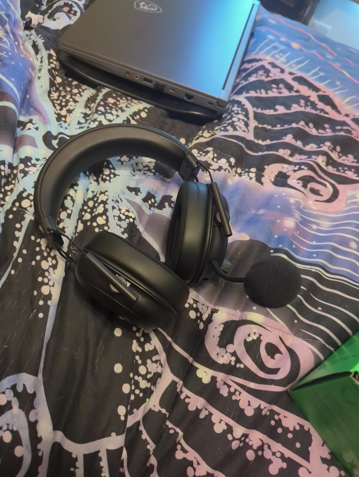 Razer BlackShark V2 HyperSpeed Wireless Gaming Headset: 2.4GHz, Bluetooth or USB - THX Spatial Audio - Titanium 50mm Drivers - 70 Hr Battery - for Xbox Series X, Series S, PS5, PC, Switch 2 - Black Customer Review Razer BlackShark V2 HyperSpeed Wireless Gaming Headset: 2.4GHz, Bluetooth or USB - THX Spatial Audio - Titanium 50mm Drivers - 70 Hr Battery - for Xbox Series X, Series S, PS5, PC, Switch 2 - Black - Customer Photo 2