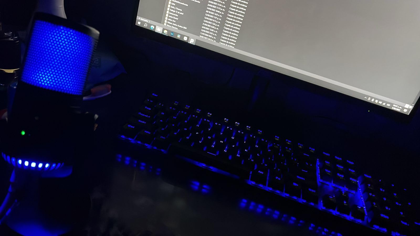 Redragon Mechanical Gaming Keyboard Wired, 11 Programmable Backlit Modes, Hot-Swappable Red Switch, Anti-Ghosting, Double-Shot PBT Keycaps, Light Up Keyboard for PC Mac Customer Review Redragon Mechanical Gaming Keyboard Wired, 11 Programmable Backlit Modes, Hot-Swappable Red Switch, Anti-Ghosting, Double-Shot PBT Keycaps, Light Up Keyboard for PC Mac - Customer Photo 3
