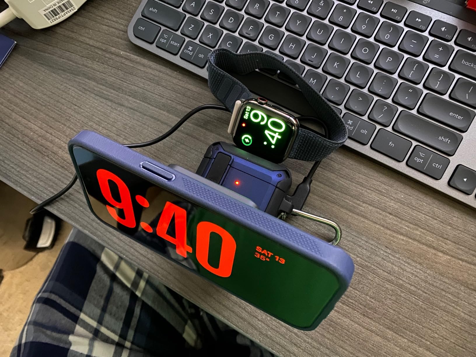 Anker MagGo 3 in 1 iPhone 17 Charging Station, MagSafe-Compatible Wireless Charger Stand, Qi2 Certified 15W Foldable Charger for iPhone 17/16/15/14/13/12, AirPods, Apple Watch Ultra(Adapter Included) Customer Review Anker MagGo 3 in 1 iPhone 17 Charging Station, MagSafe-Compatible Wireless Charger Stand, Qi2 Certified 15W Foldable Charger for iPhone 17/16/15/14/13/12, AirPods, Apple Watch Ultra(Adapter Included) - Customer Photo 4