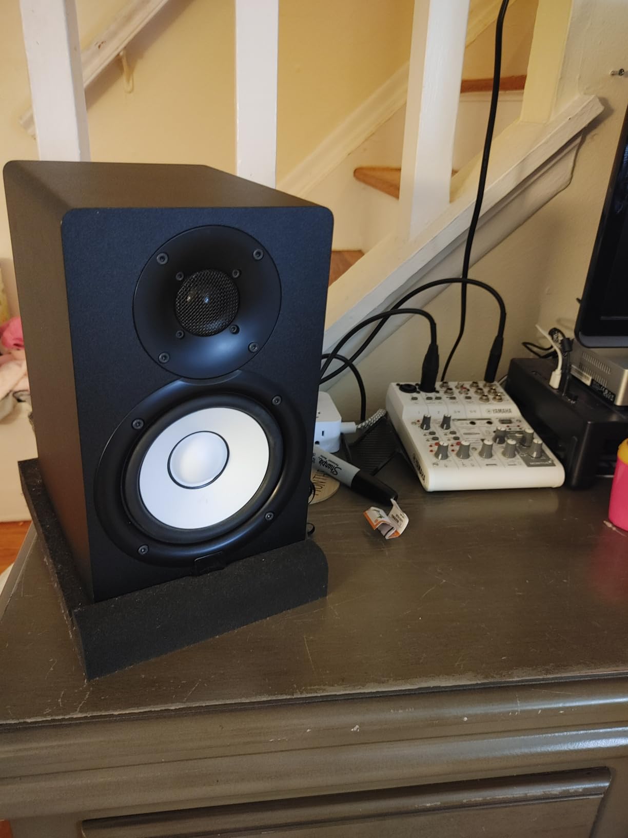 Yamaha HS4 Powered Studio Monitor in Black, Pair (HS4 B) Customer Review Yamaha HS4 Powered Studio Monitor in Black, Pair (HS4 B) - Customer Photo 2